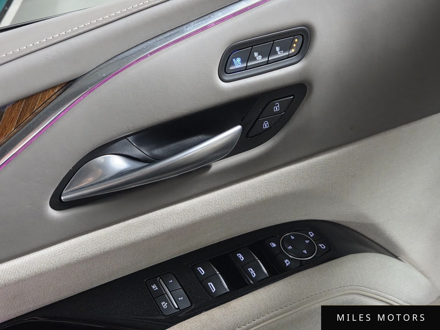 Cadillac Escalade 2023 — миниатюра 11