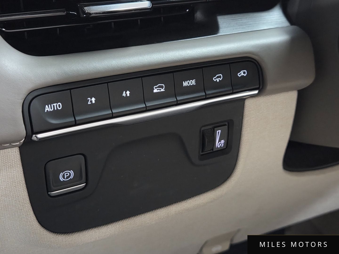 Cadillac Escalade 2023 — миниатюра 12