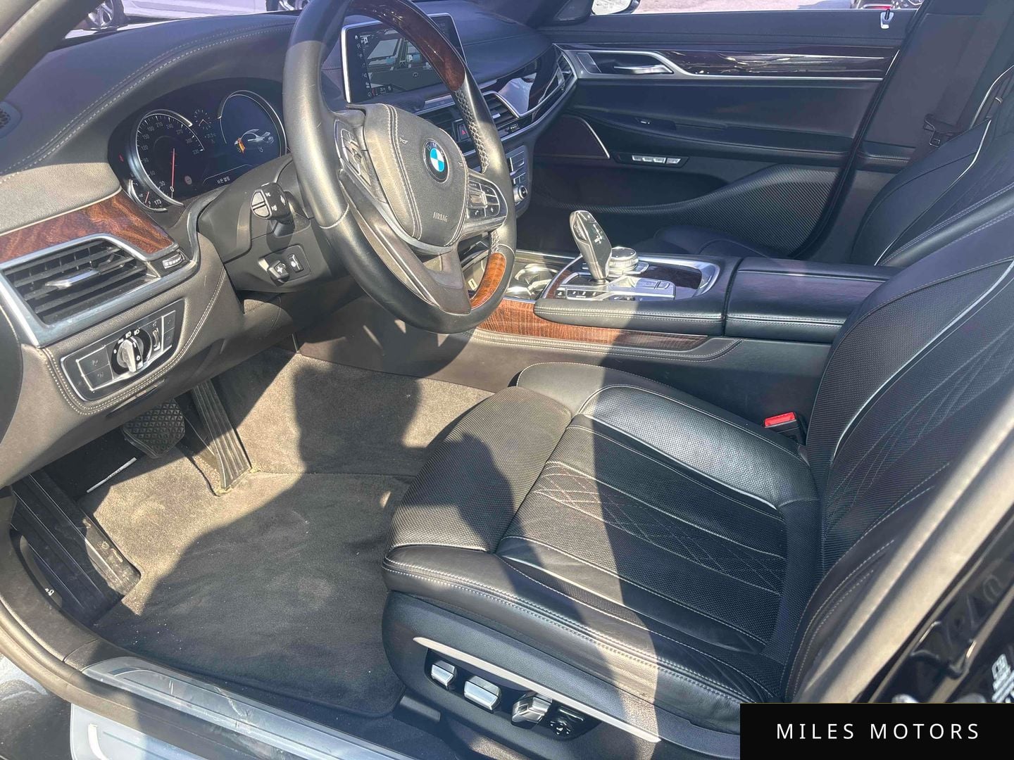 BMW 7 Series (G11) 2016 — миниатюра 7
