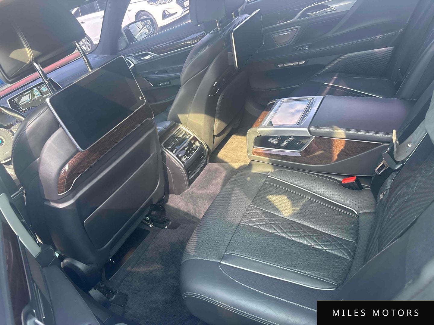 BMW 7 Series (G11) 2016 — миниатюра 10