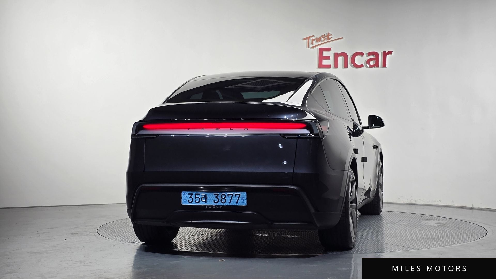 Tesla Model Y 2025 — миниатюра 3