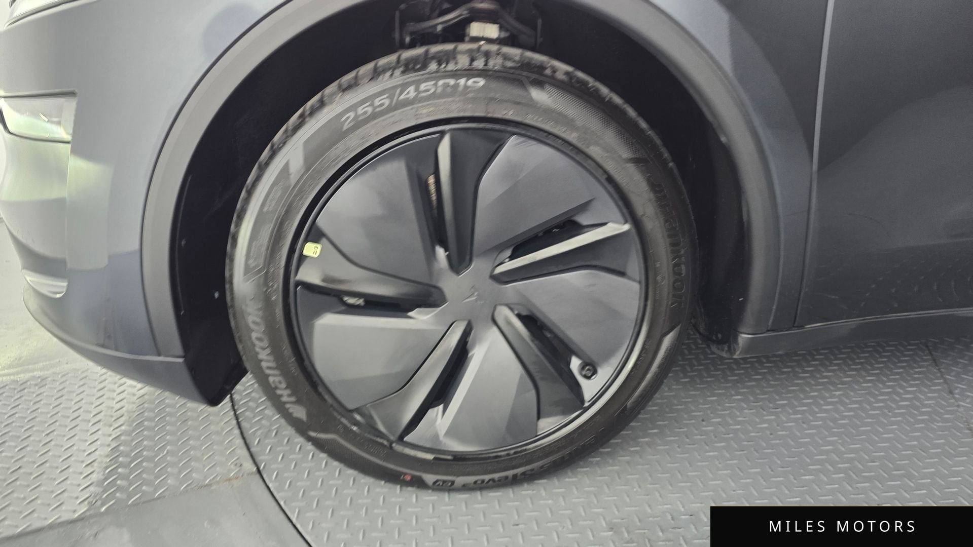 Tesla Model Y 2025 — миниатюра 4