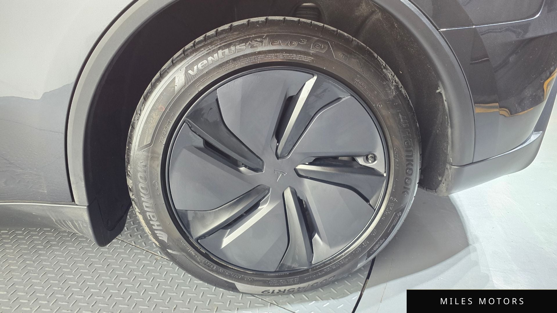 Tesla Model Y 2025 — миниатюра 6