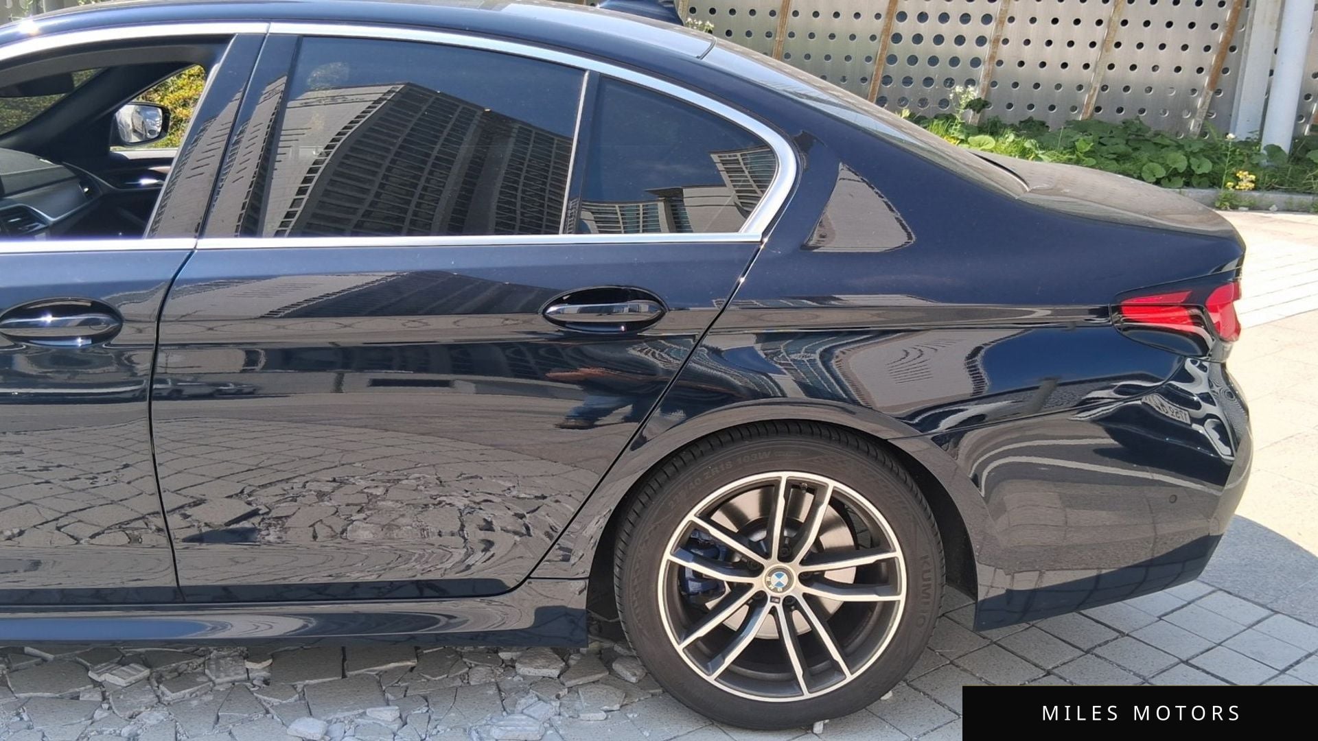 BMW 5 Series (G30) 2021 — миниатюра 3