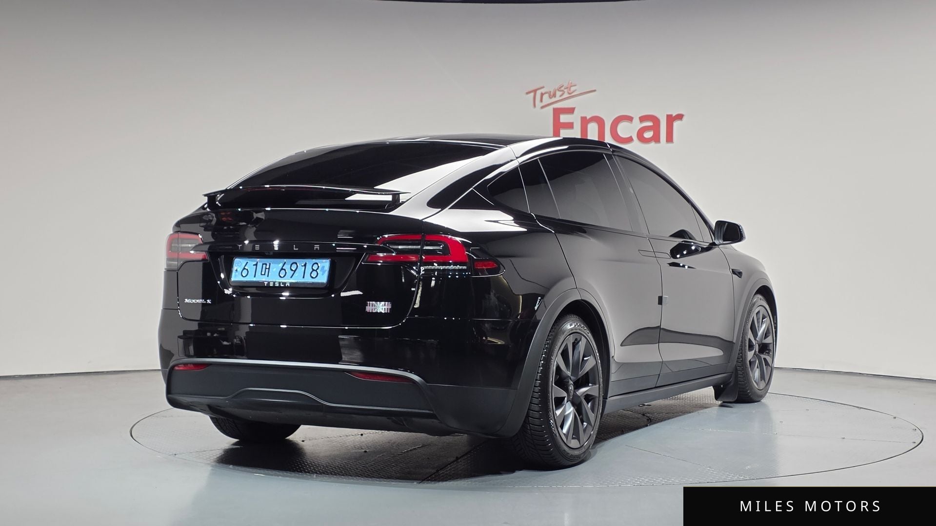 Tesla Model X 2023 — фото 1 из 12