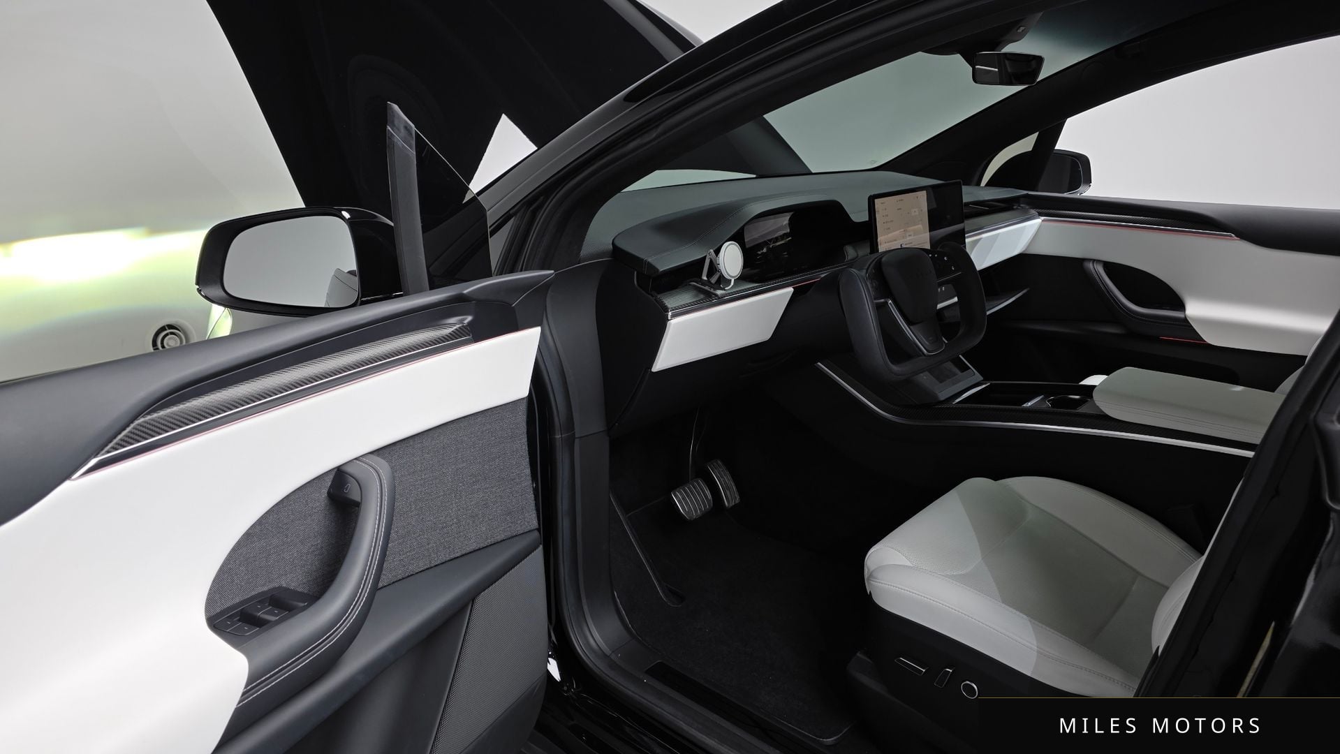 Tesla Model X 2023 — миниатюра 12