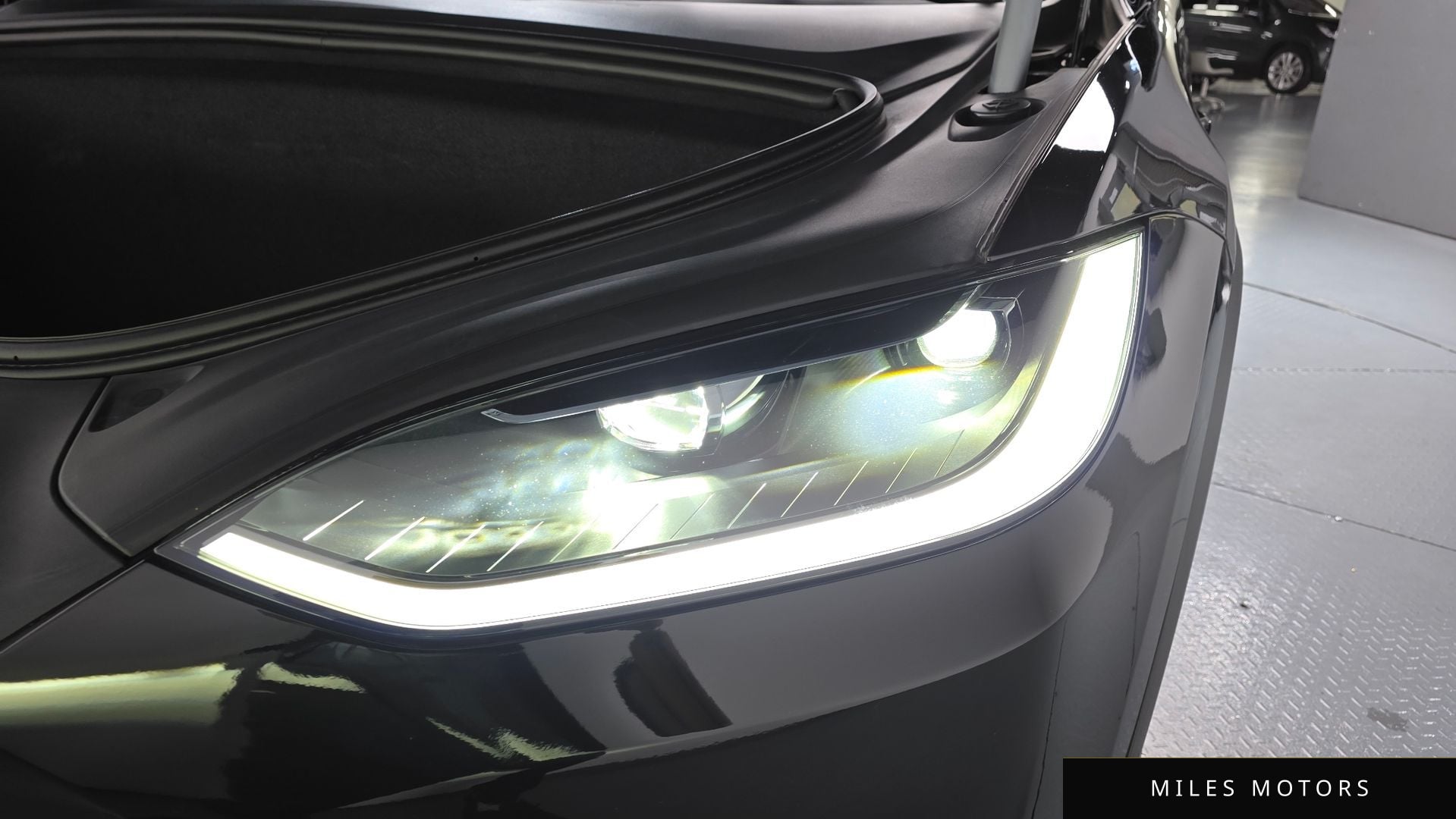 Tesla Model X 2023 — миниатюра 7