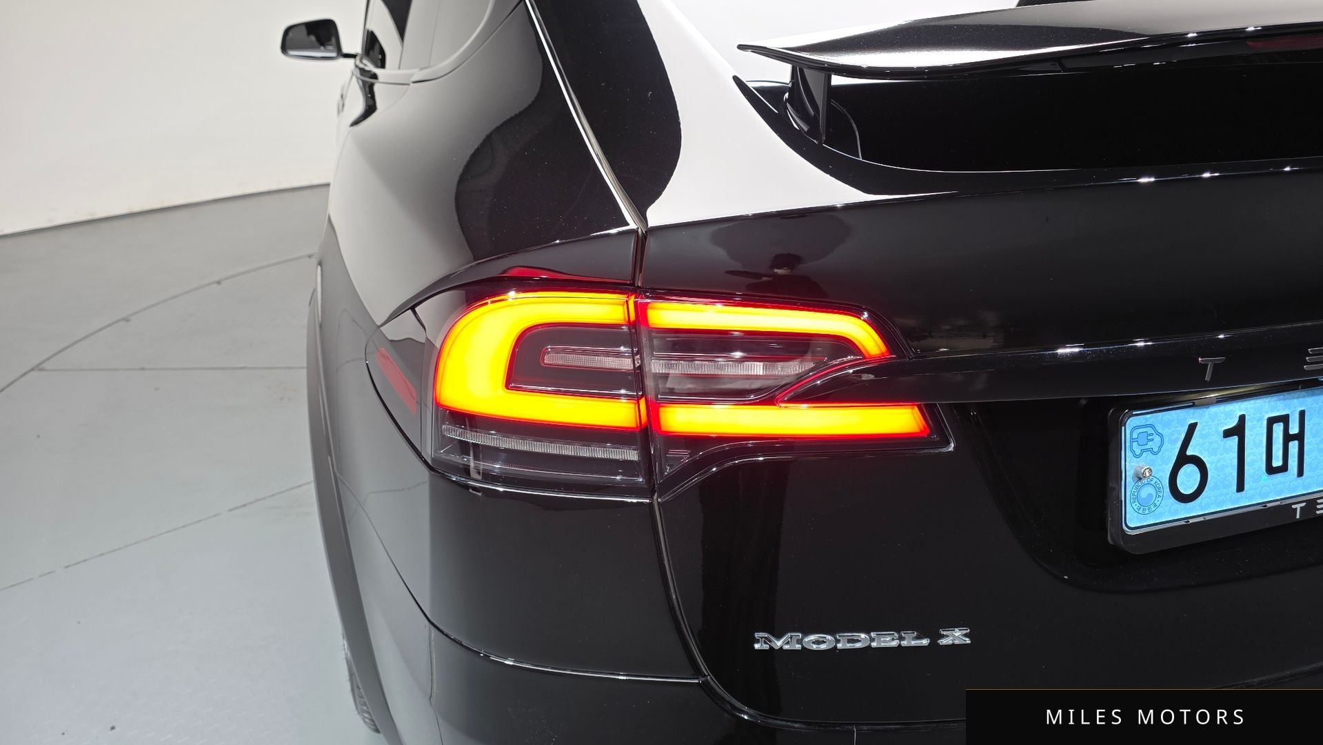Tesla Model X 2023 — миниатюра 8