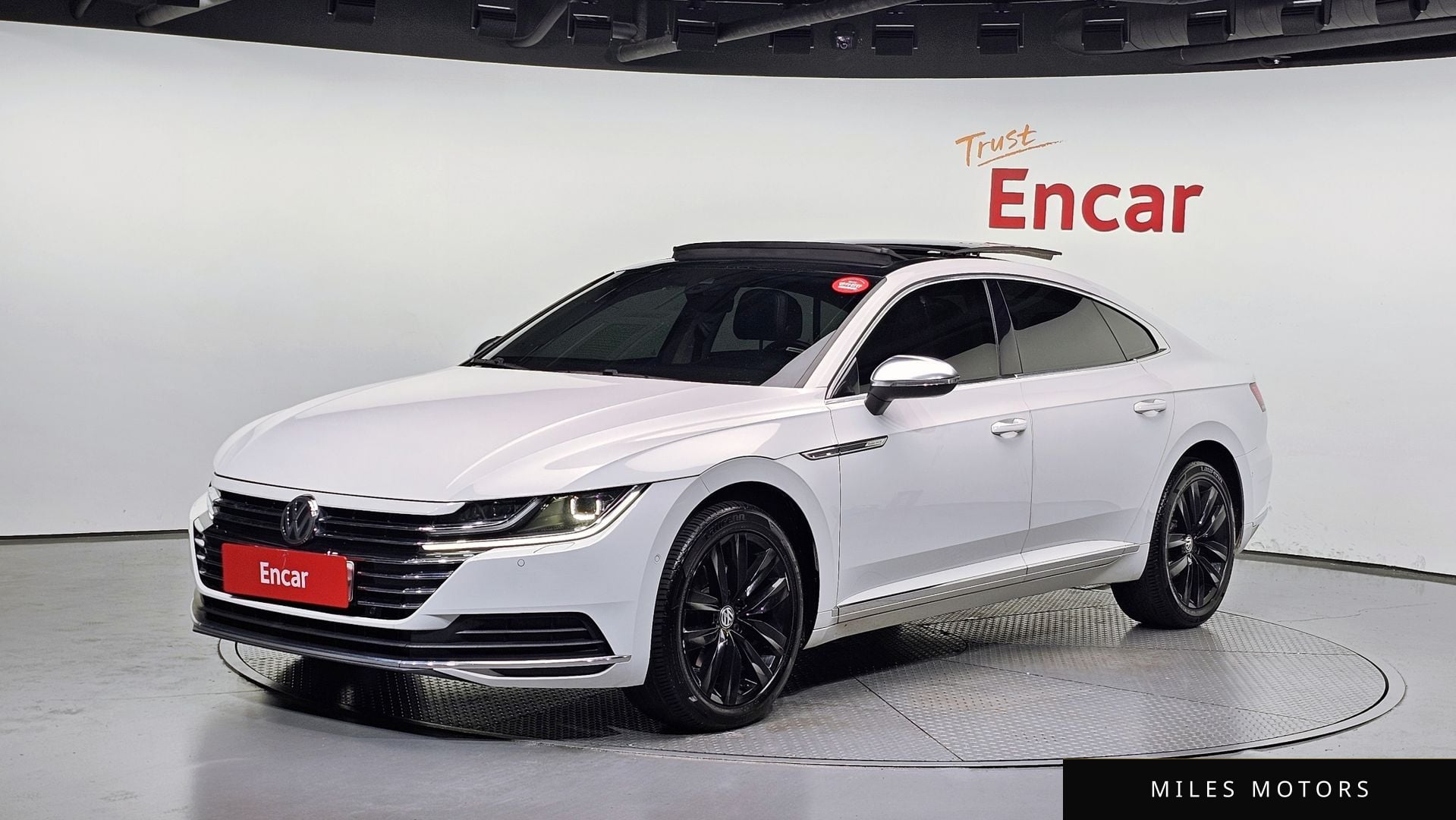 Volkswagen Arteon 2018 — фото 1 из 12