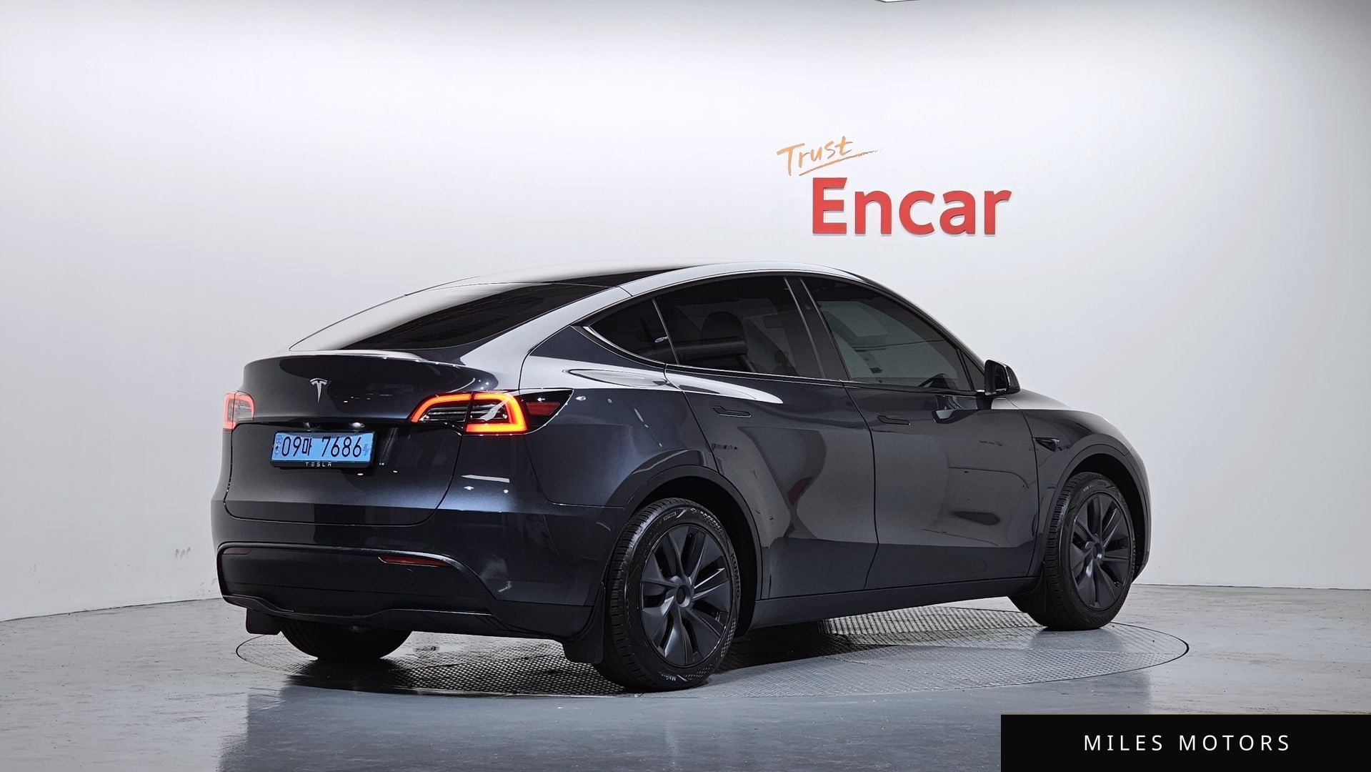 Tesla Model Y 2025 — миниатюра 2
