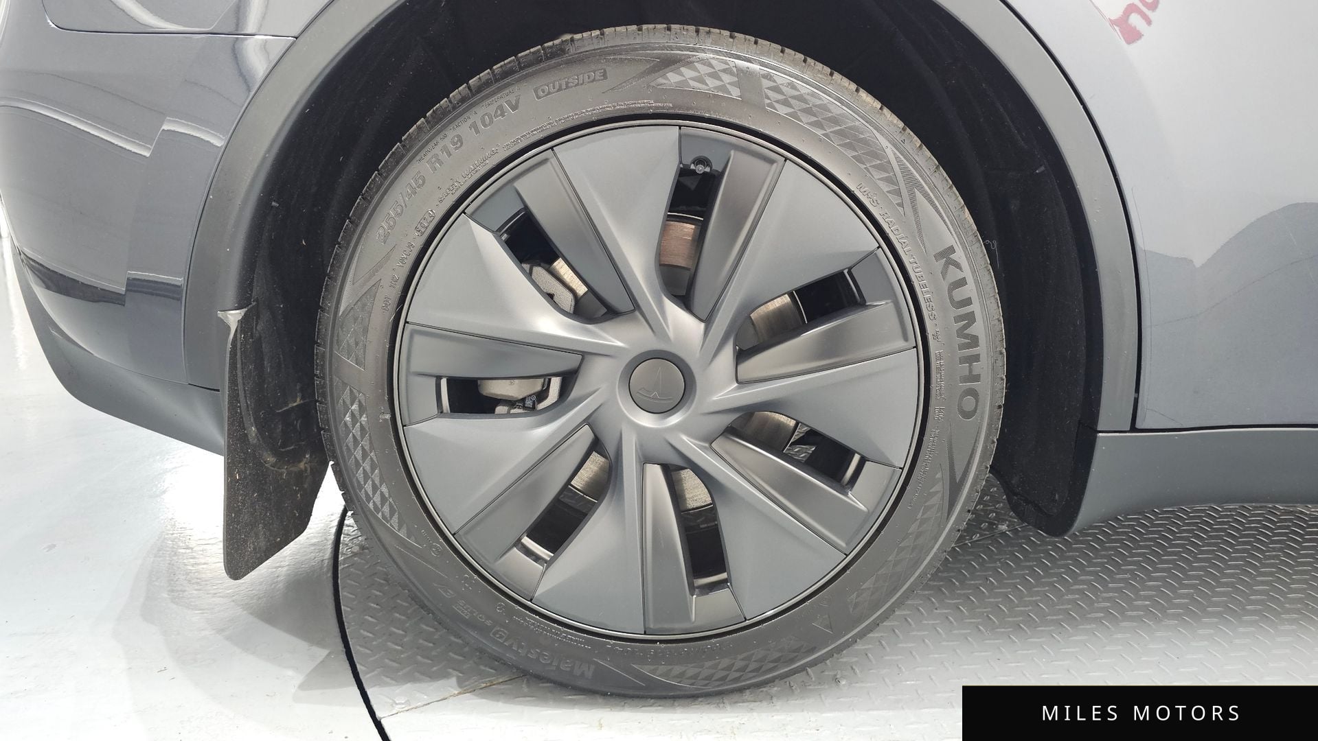 Tesla Model Y 2025 — миниатюра 5