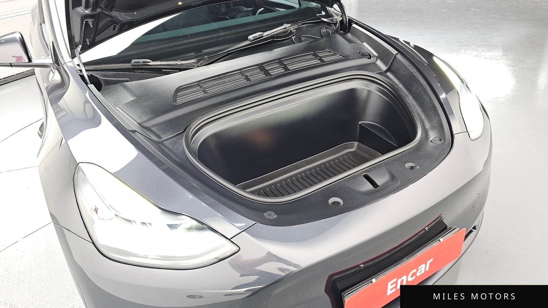 Tesla Model Y 2025 — миниатюра 6