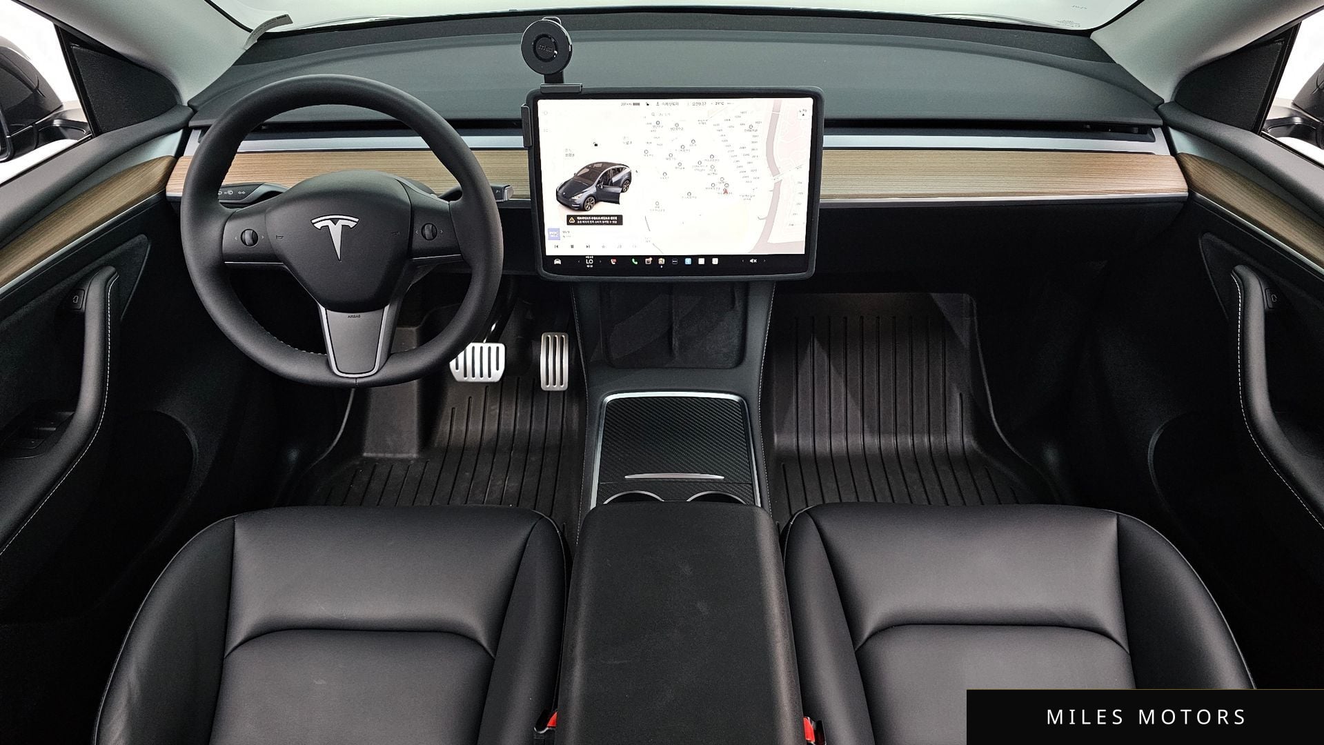 Tesla Model Y 2025 — миниатюра 10