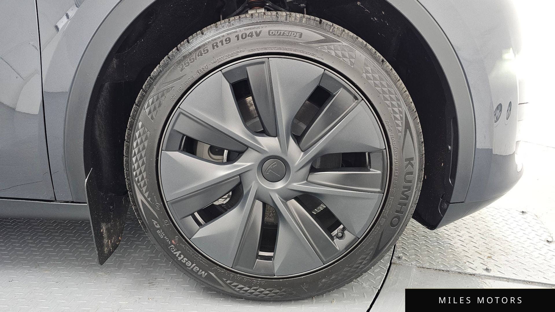 Tesla Model Y 2025 — миниатюра 7
