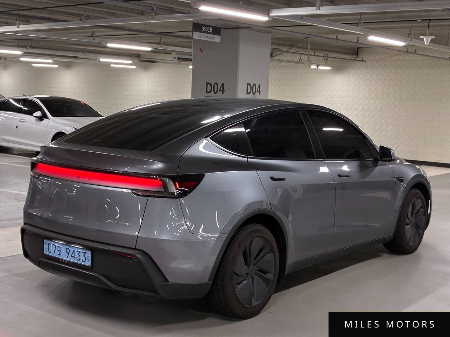 Tesla Model Y 2025 — миниатюра 5