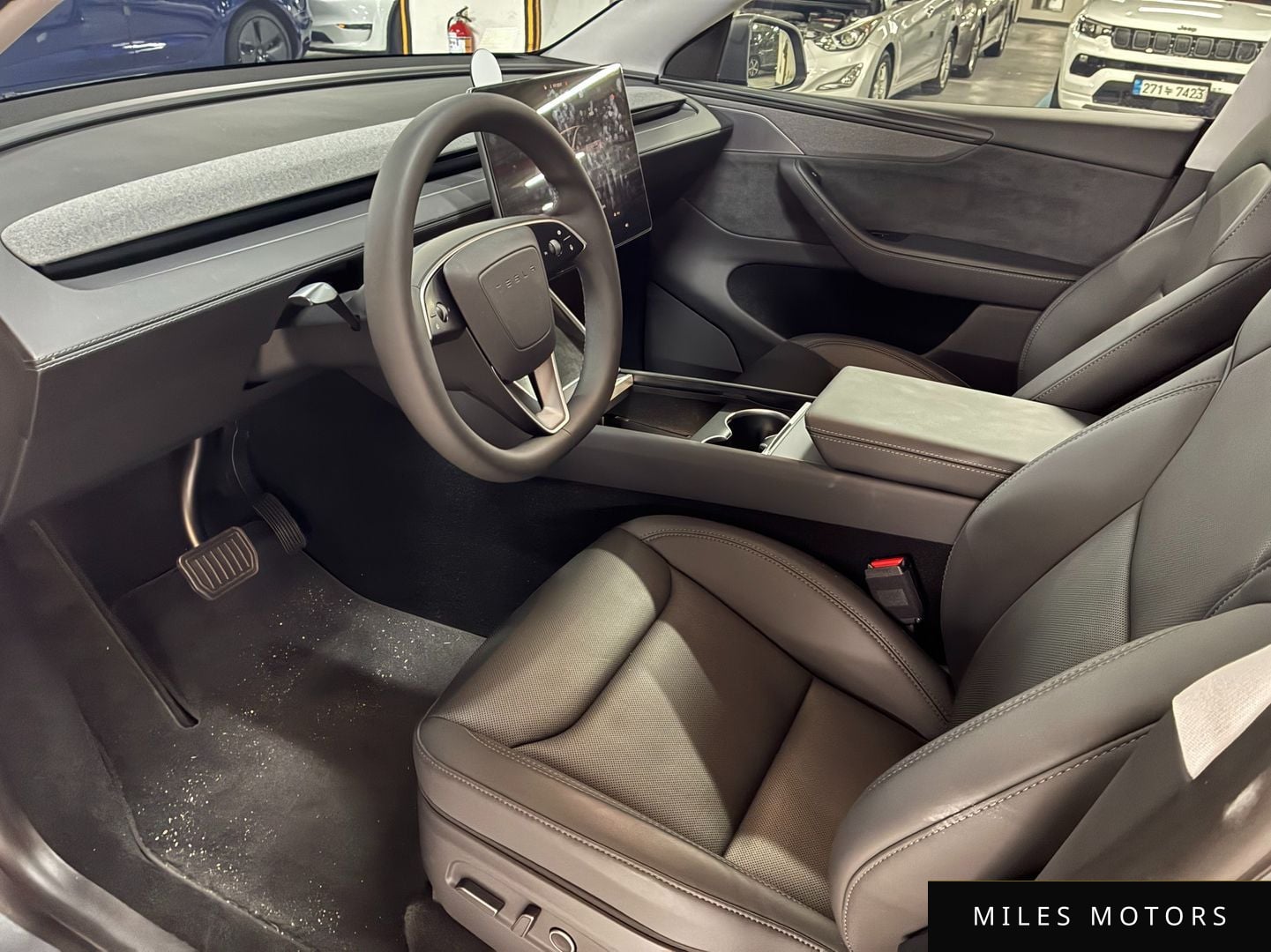 Tesla Model Y 2025 — миниатюра 8