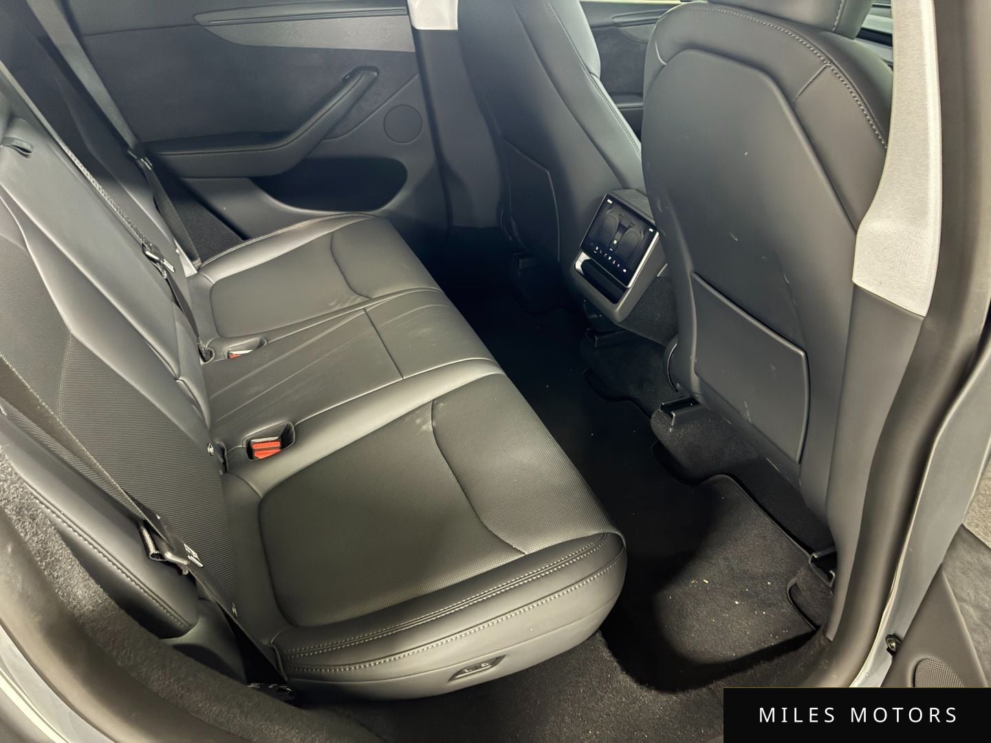 Tesla Model Y 2025 — миниатюра 11