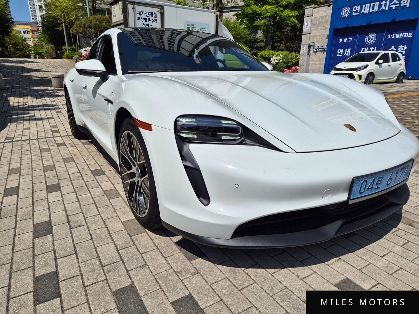 Porsche Taycan 2021 — фото 1 из 12