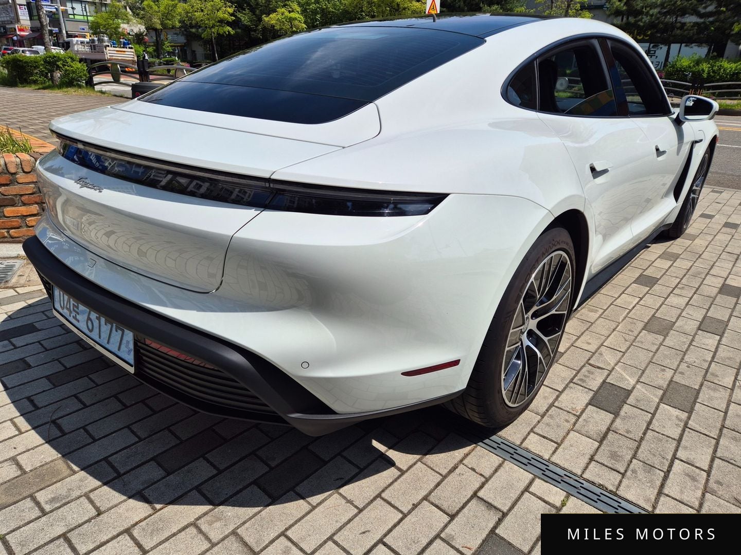 Porsche Taycan 2021 — миниатюра 2