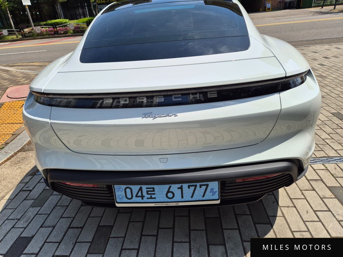 Porsche Taycan 2021 — миниатюра 4
