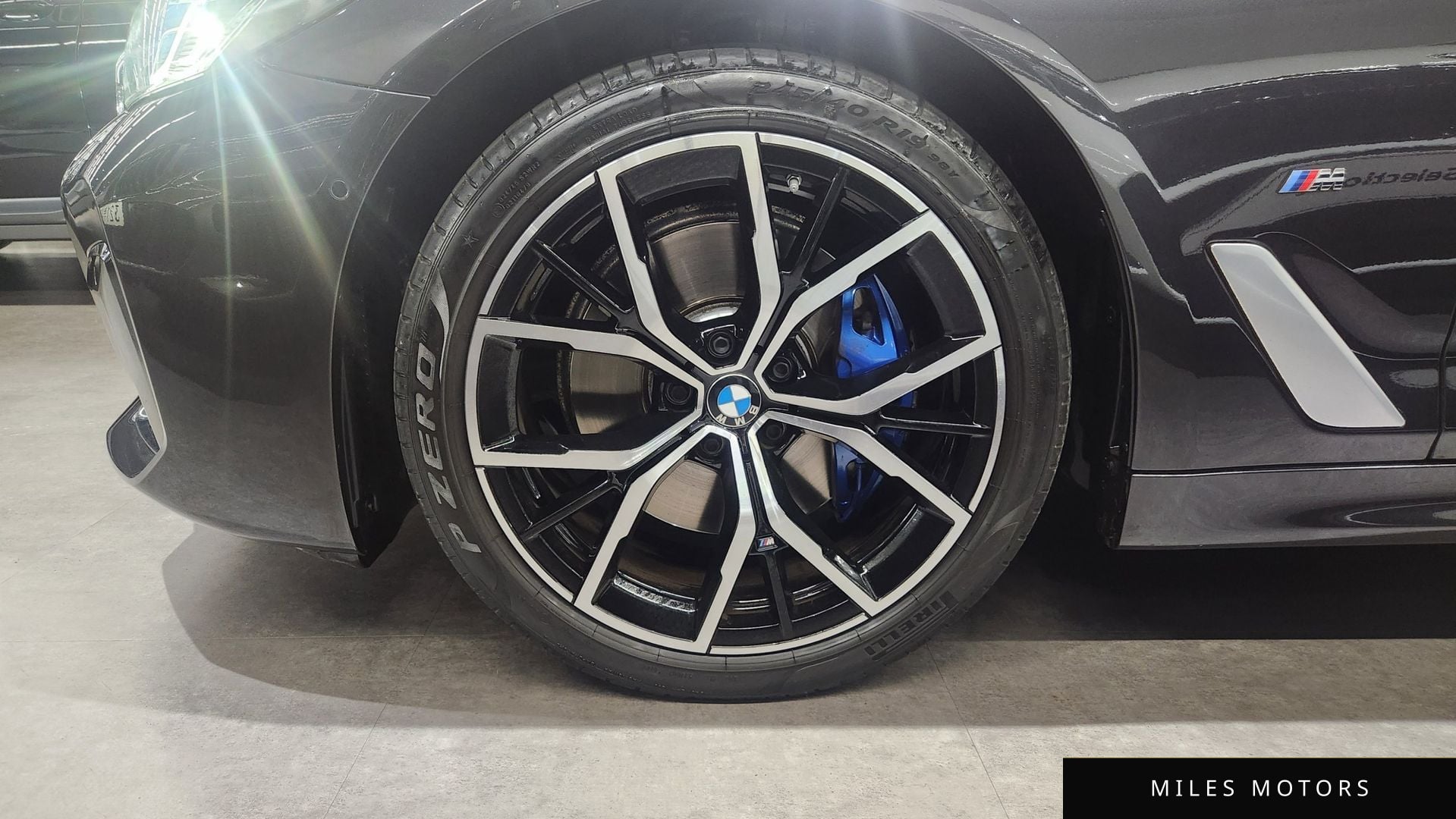BMW 5 Series (G30) 2023 — миниатюра 5