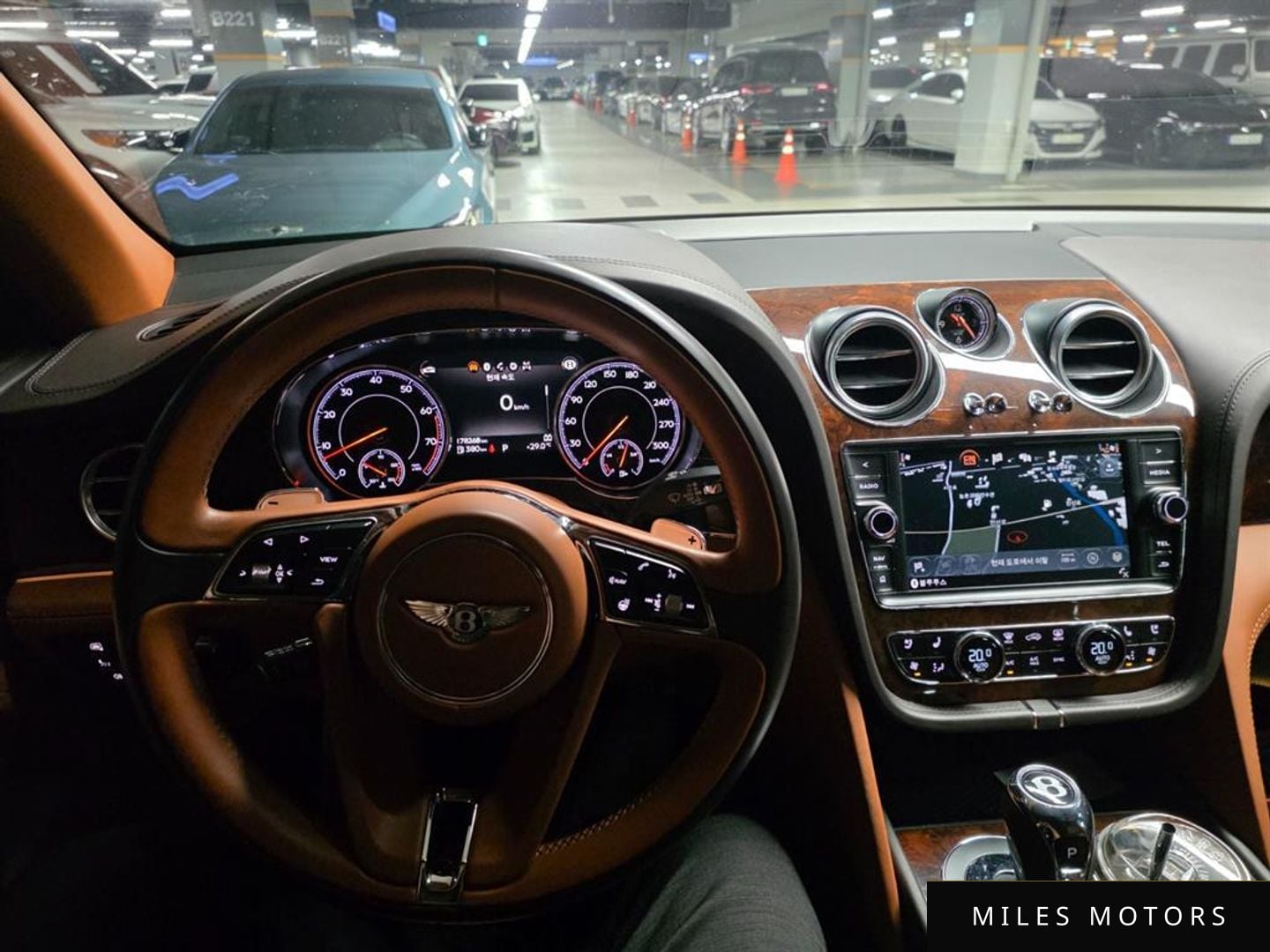 Bentley Bentayga 2018 — миниатюра 8