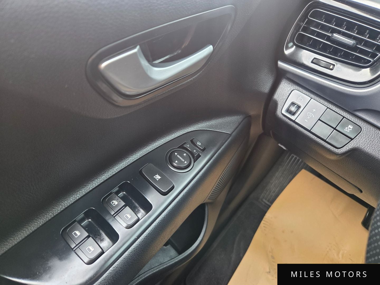 Kia Stonic 2019 — миниатюра 12