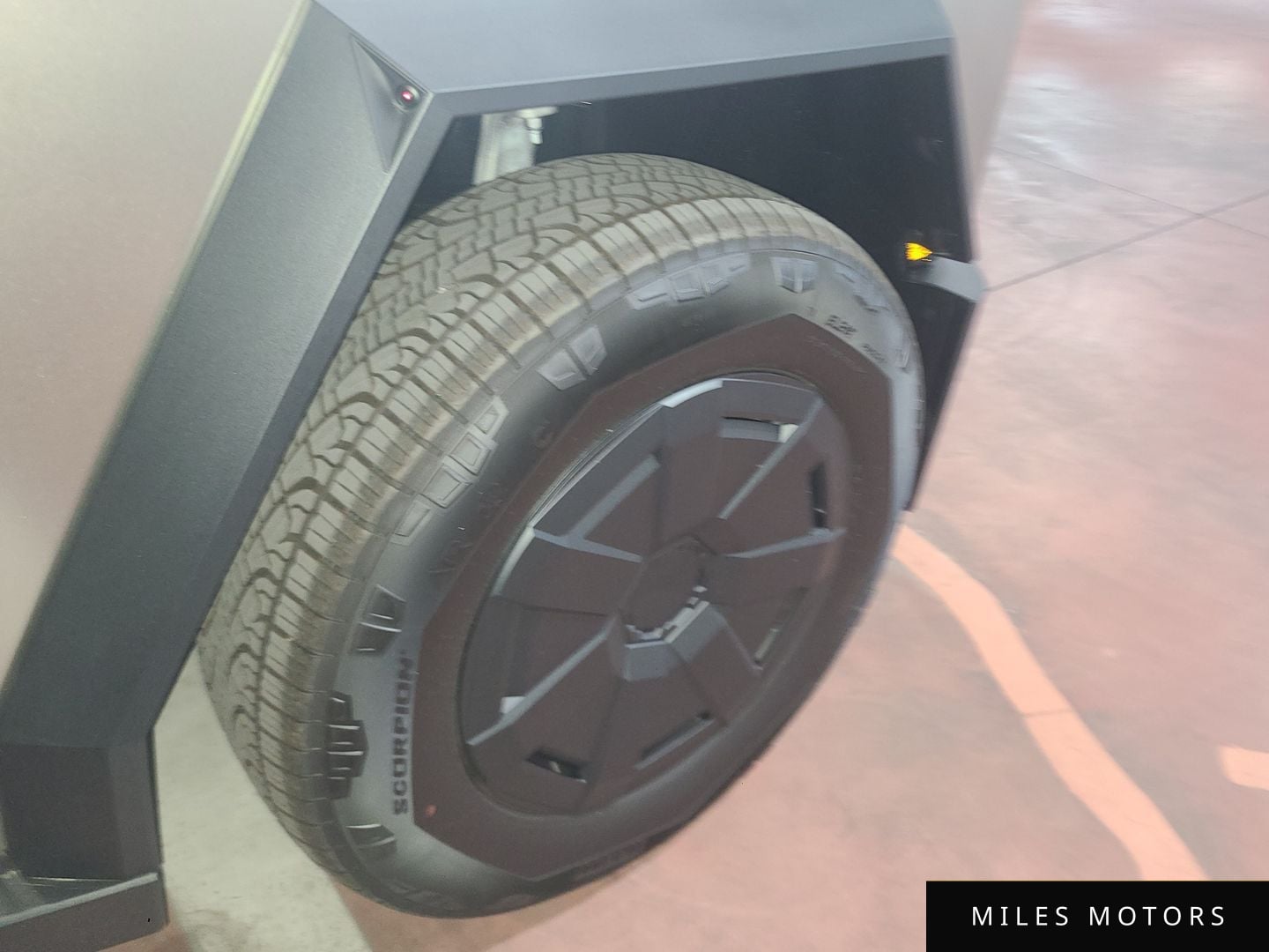 Tesla Cybertruck 2026 — миниатюра 5