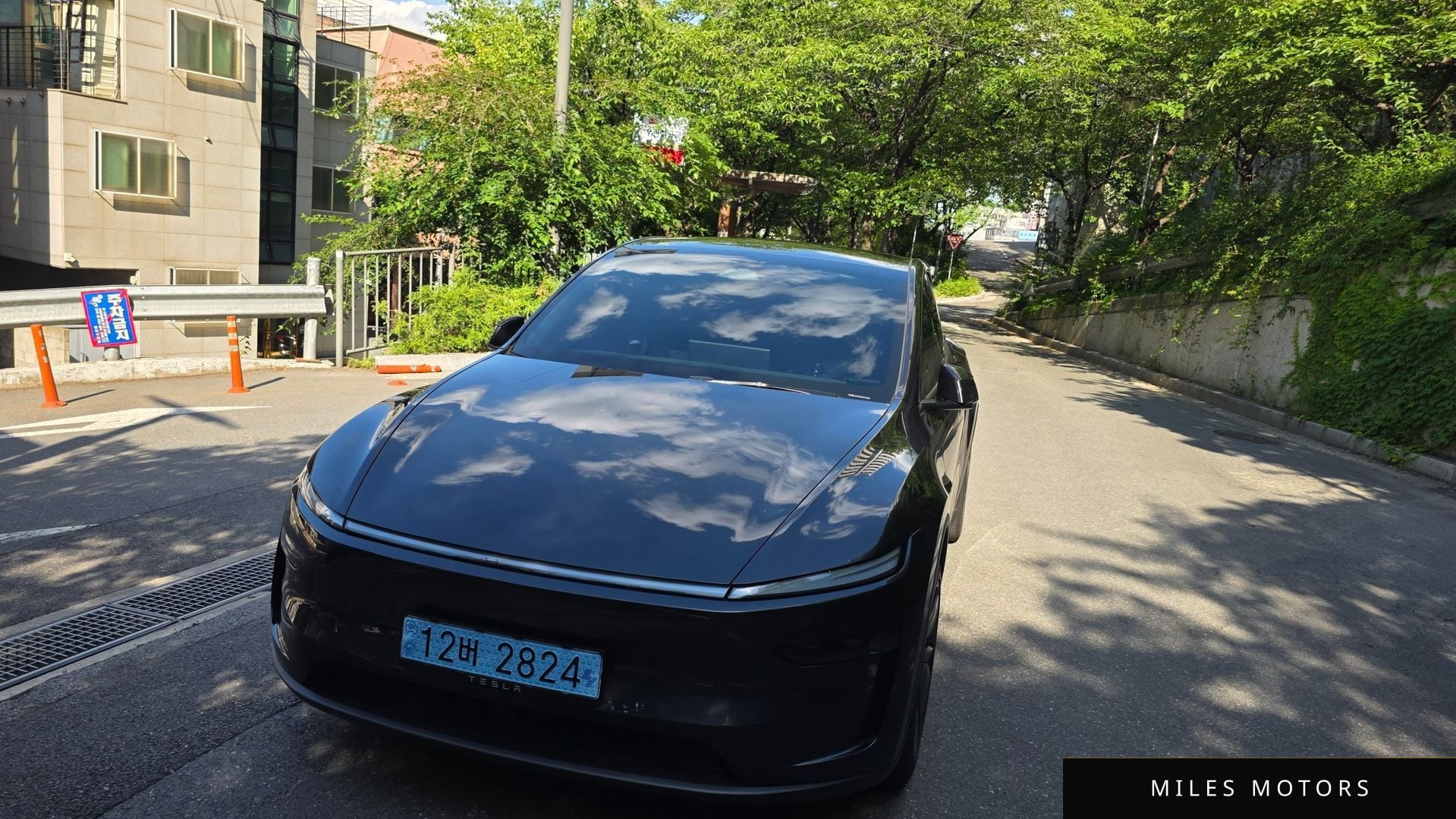 Tesla Model Y 2025 — фото 1 из 12