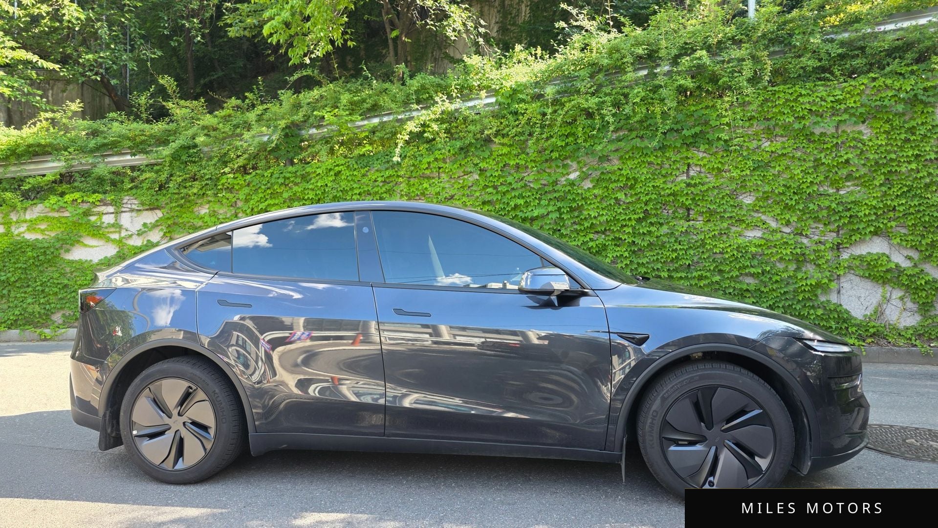 Tesla Model Y 2025 — миниатюра 2