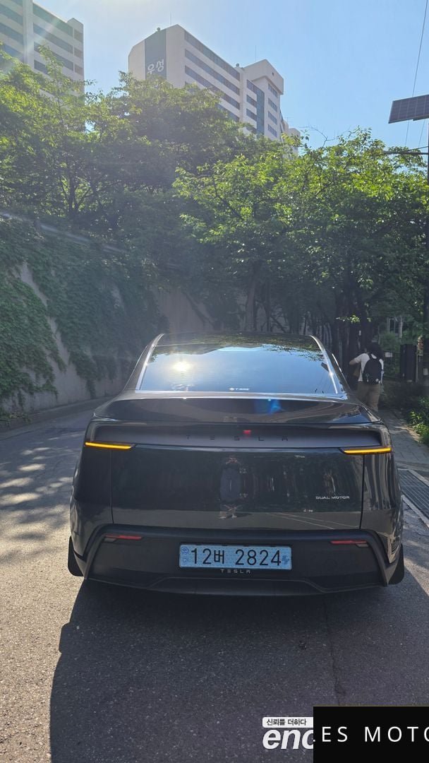 Tesla Model Y 2025 — миниатюра 4
