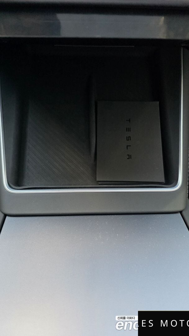 Tesla Model Y 2025 — миниатюра 11