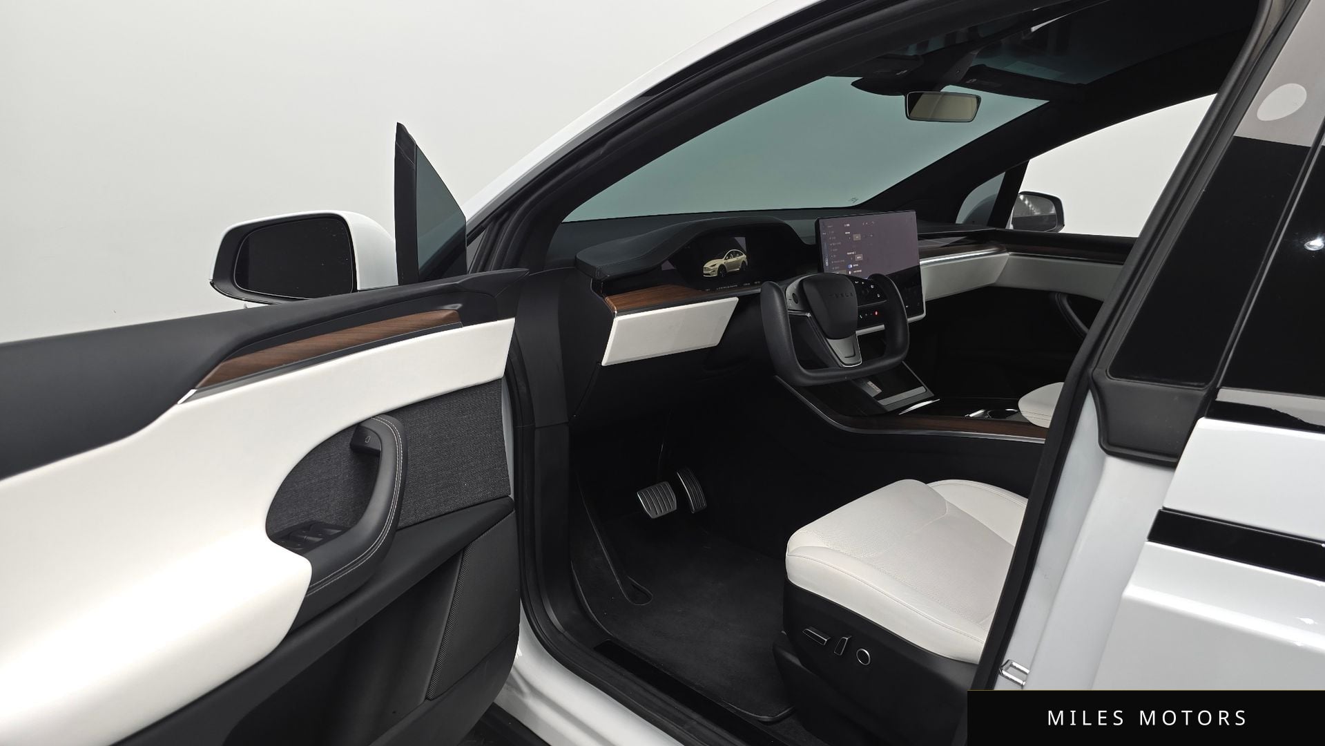 Tesla Model X 2023 — миниатюра 12