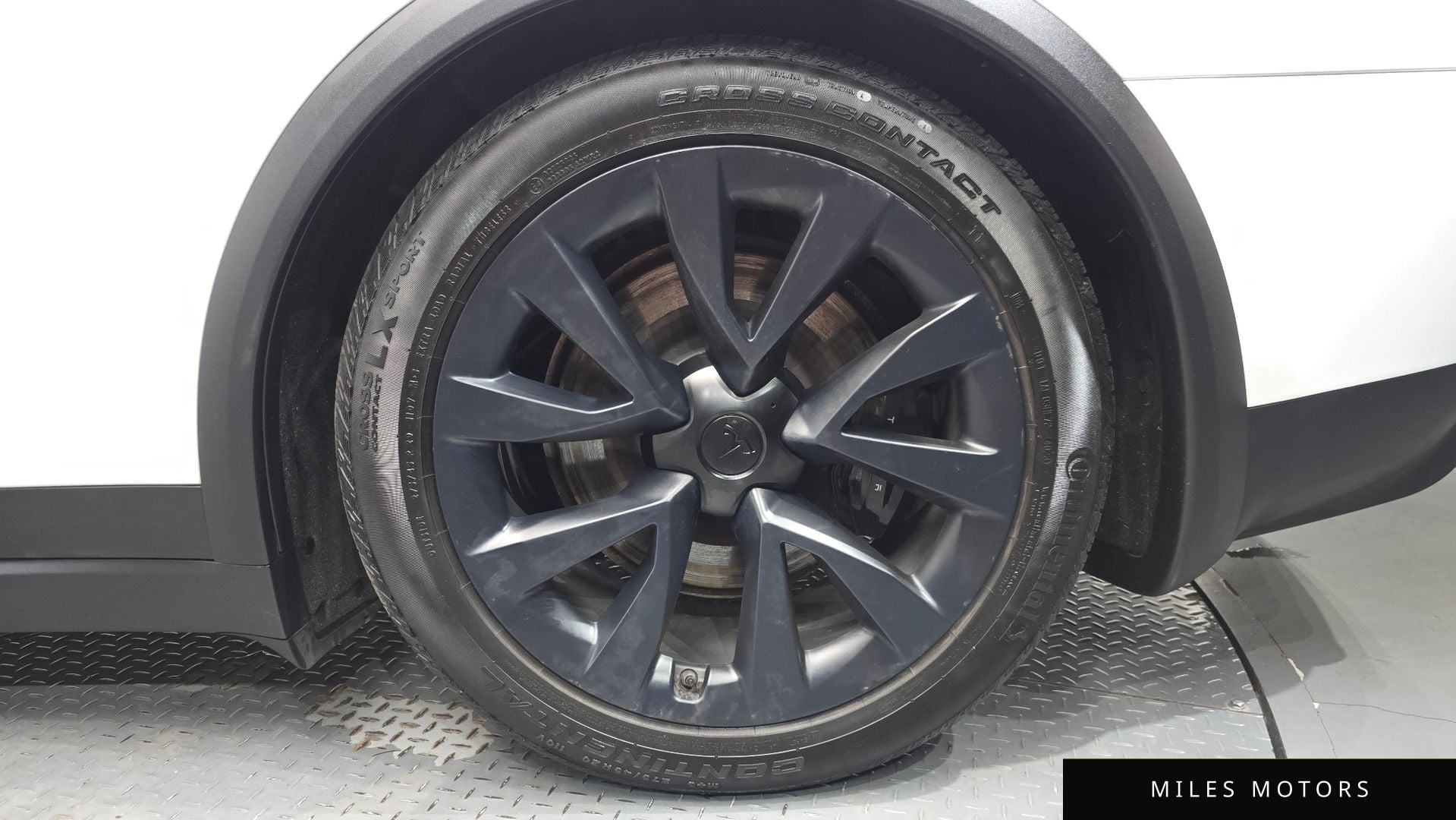 Tesla Model X 2023 — миниатюра 6