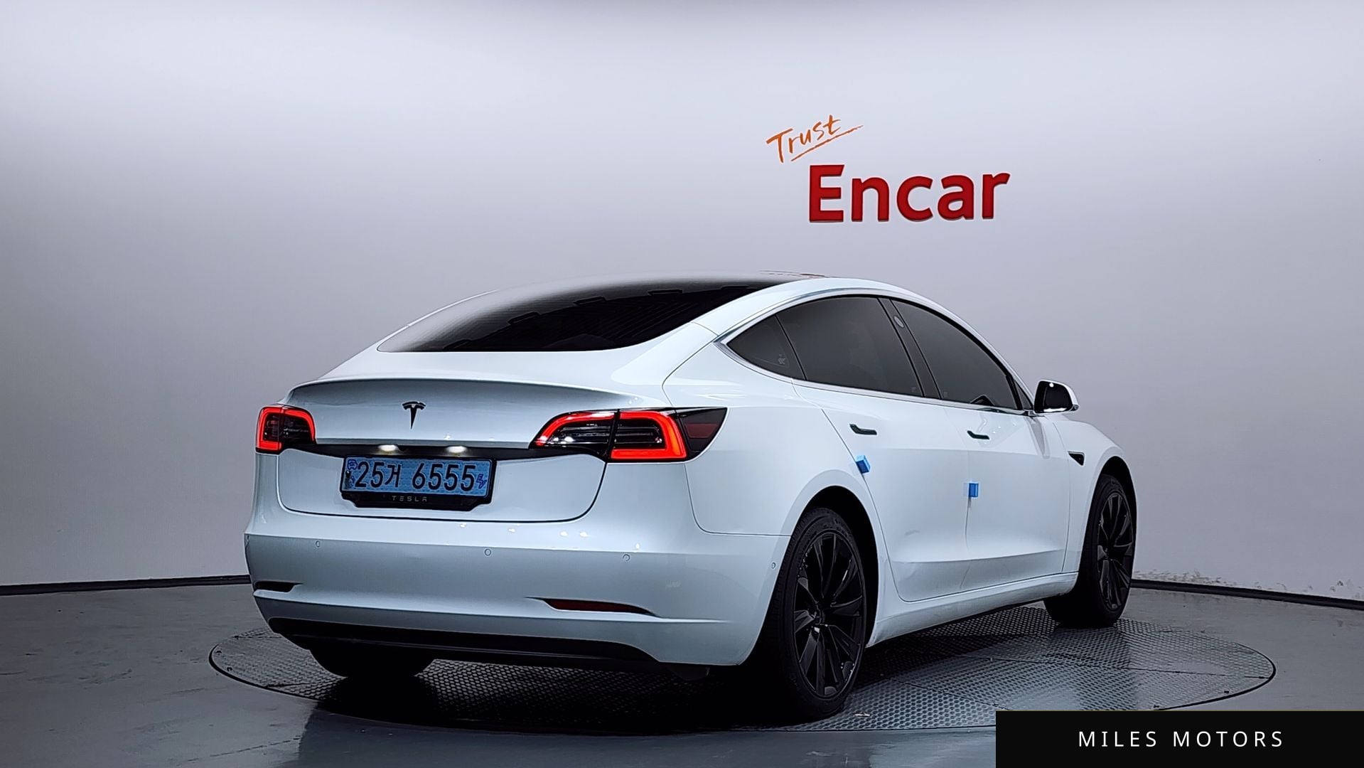 Tesla Model 3 2020 — миниатюра 2