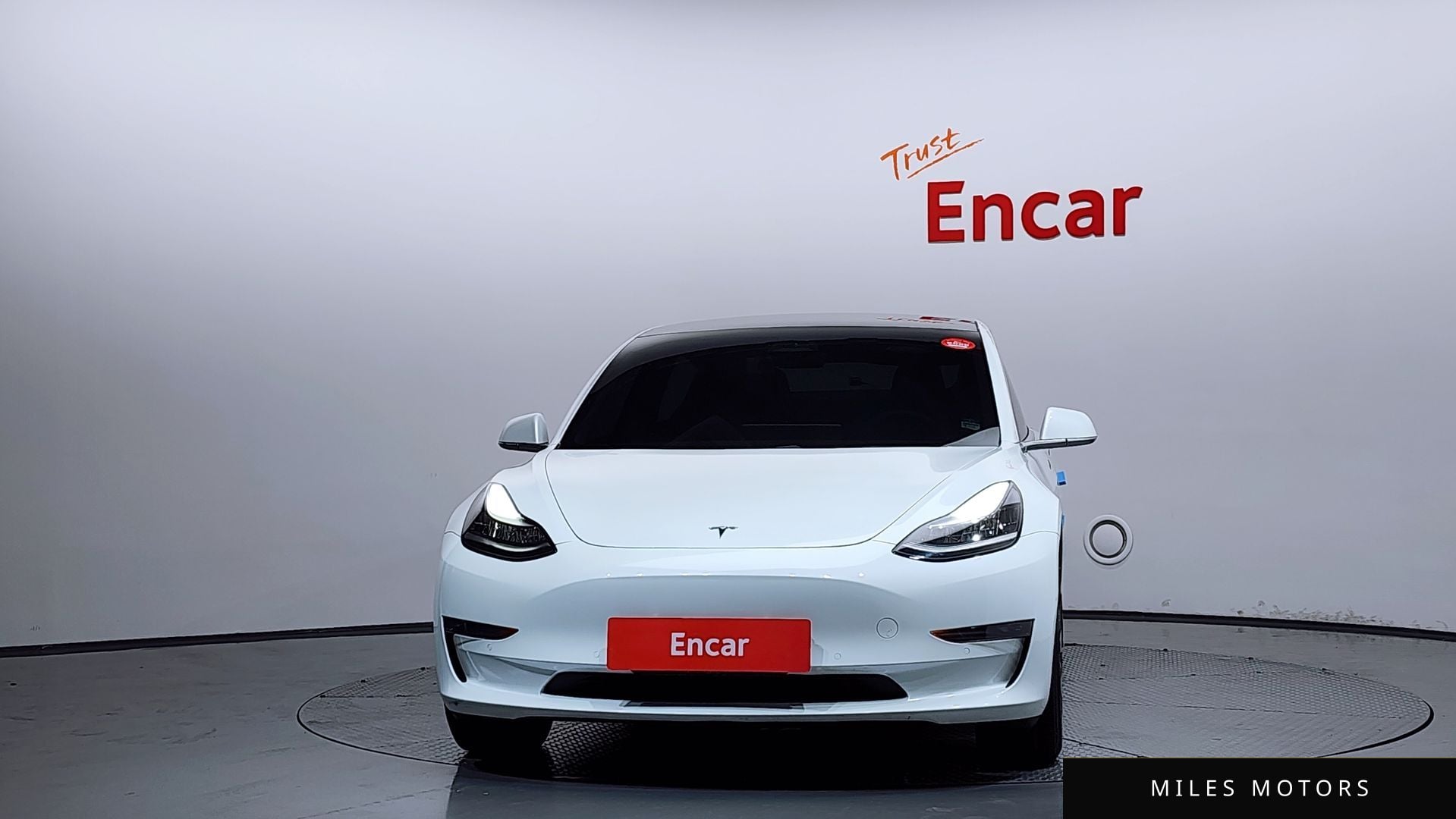 Tesla Model 3 2020 — миниатюра 3