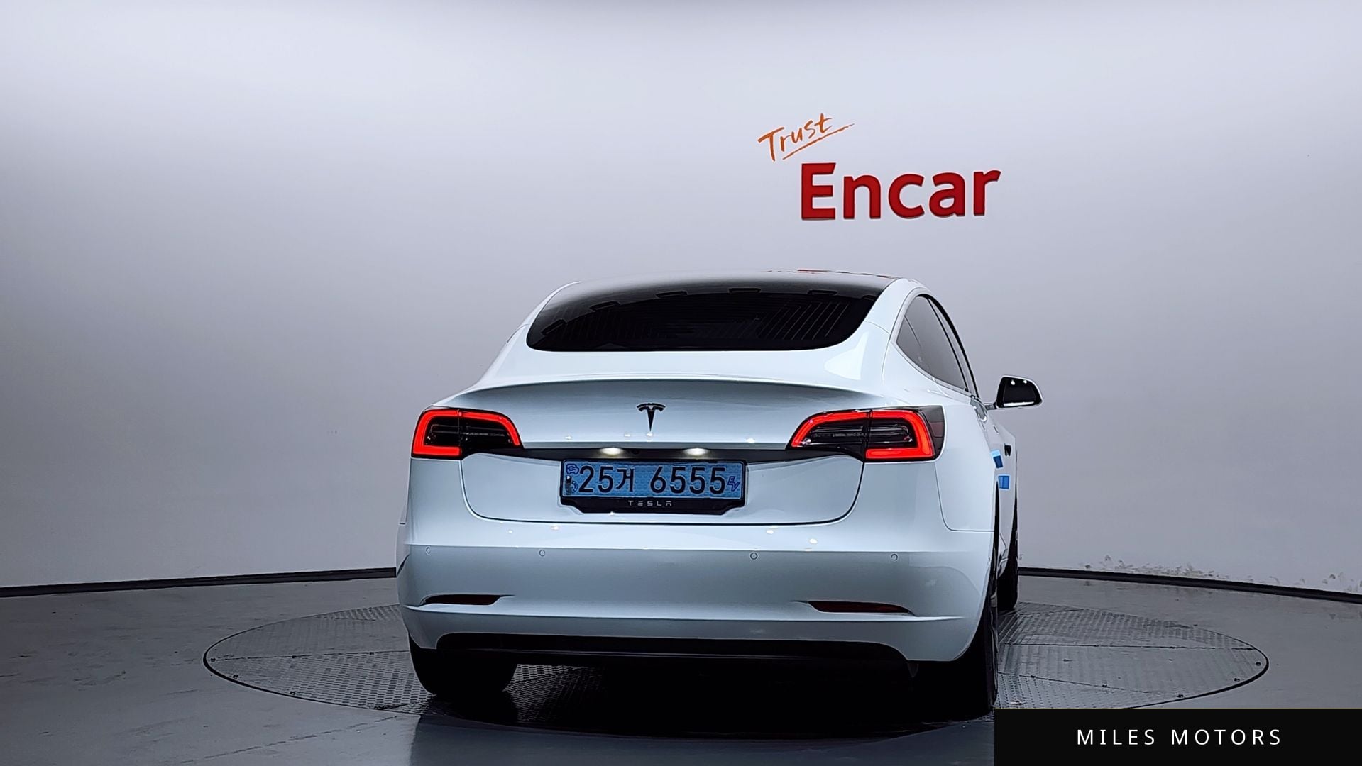 Tesla Model 3 2020 — миниатюра 4