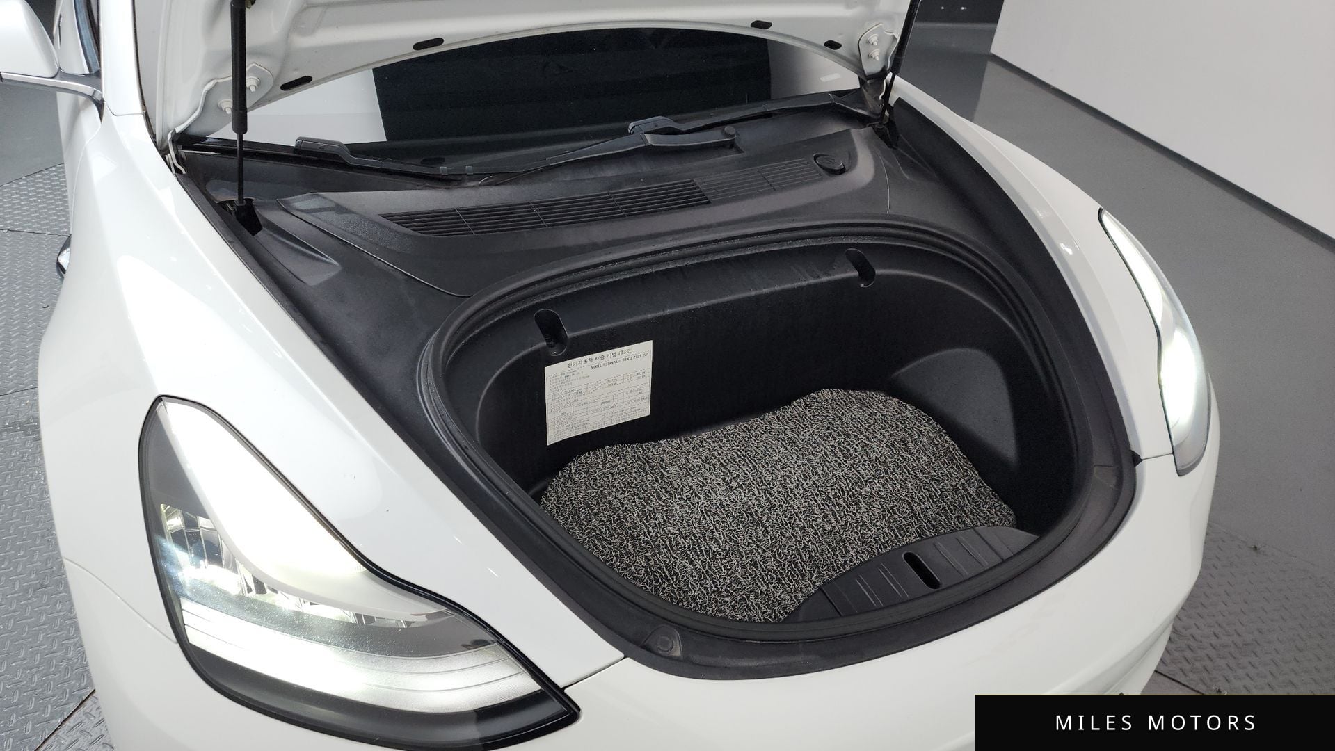 Tesla Model 3 2020 — миниатюра 6