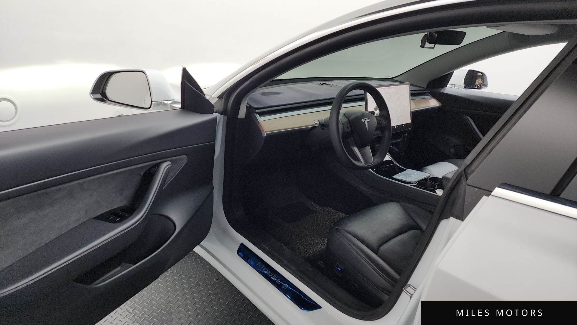 Tesla Model 3 2020 — миниатюра 10