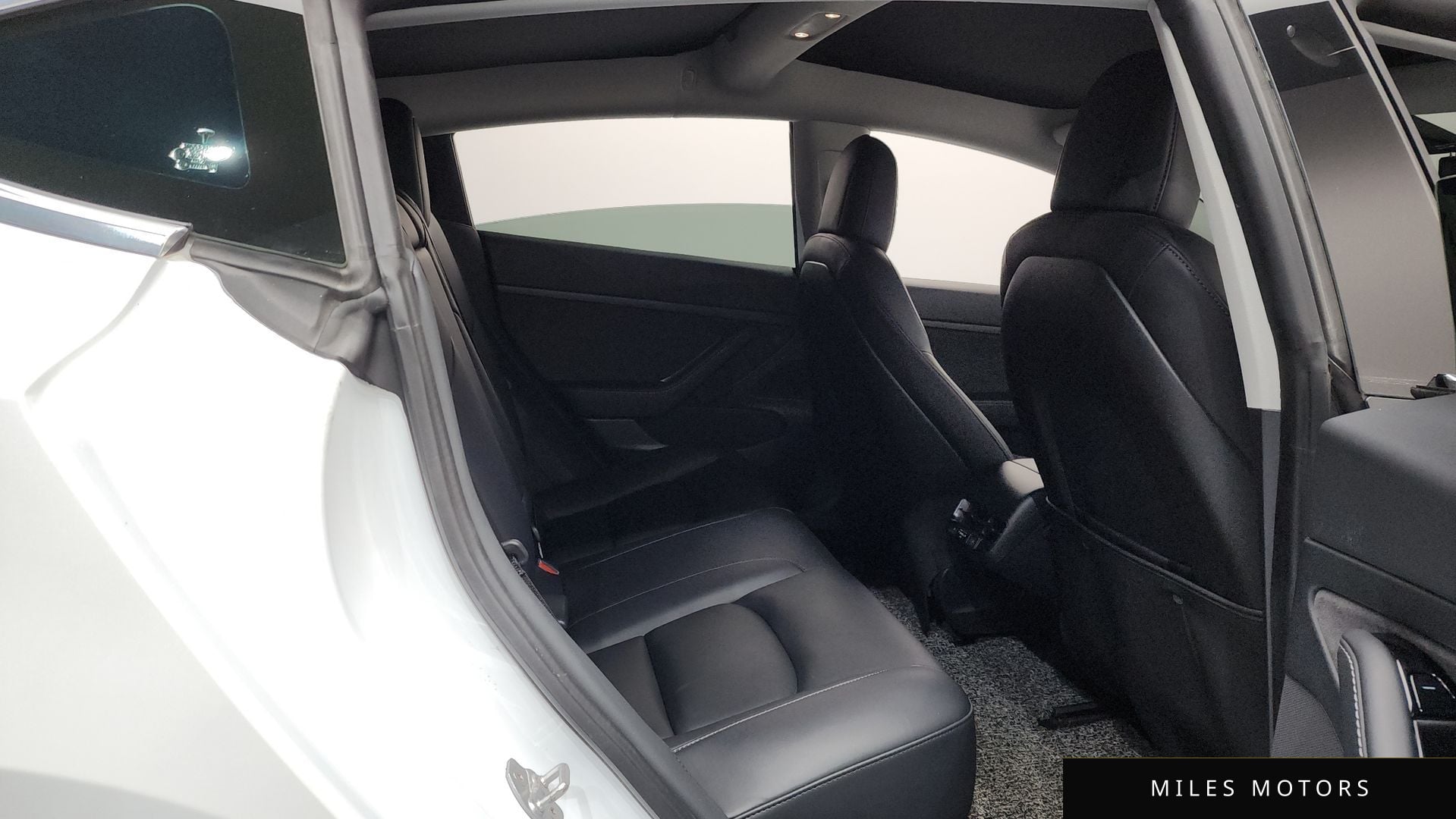Tesla Model 3 2020 — миниатюра 11