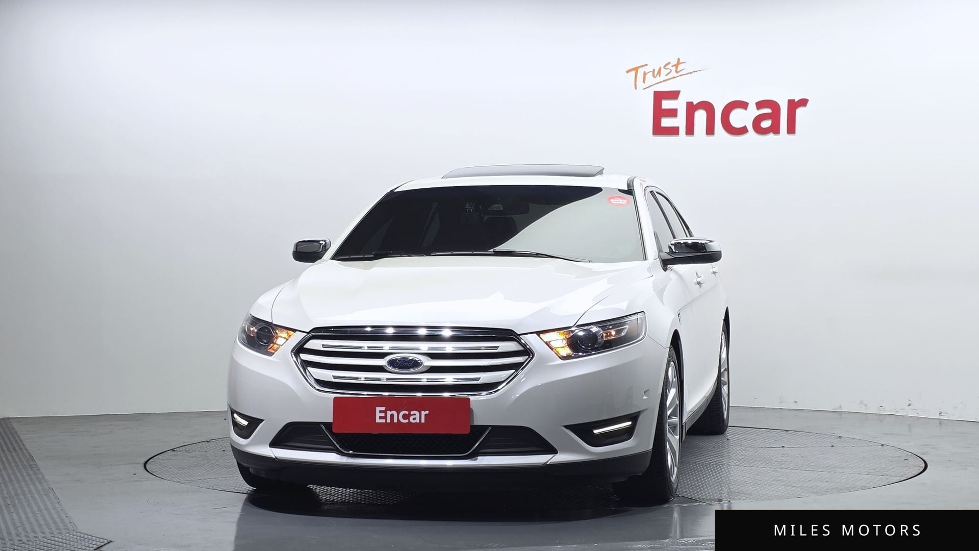 Ford Taurus 2017 — миниатюра 3