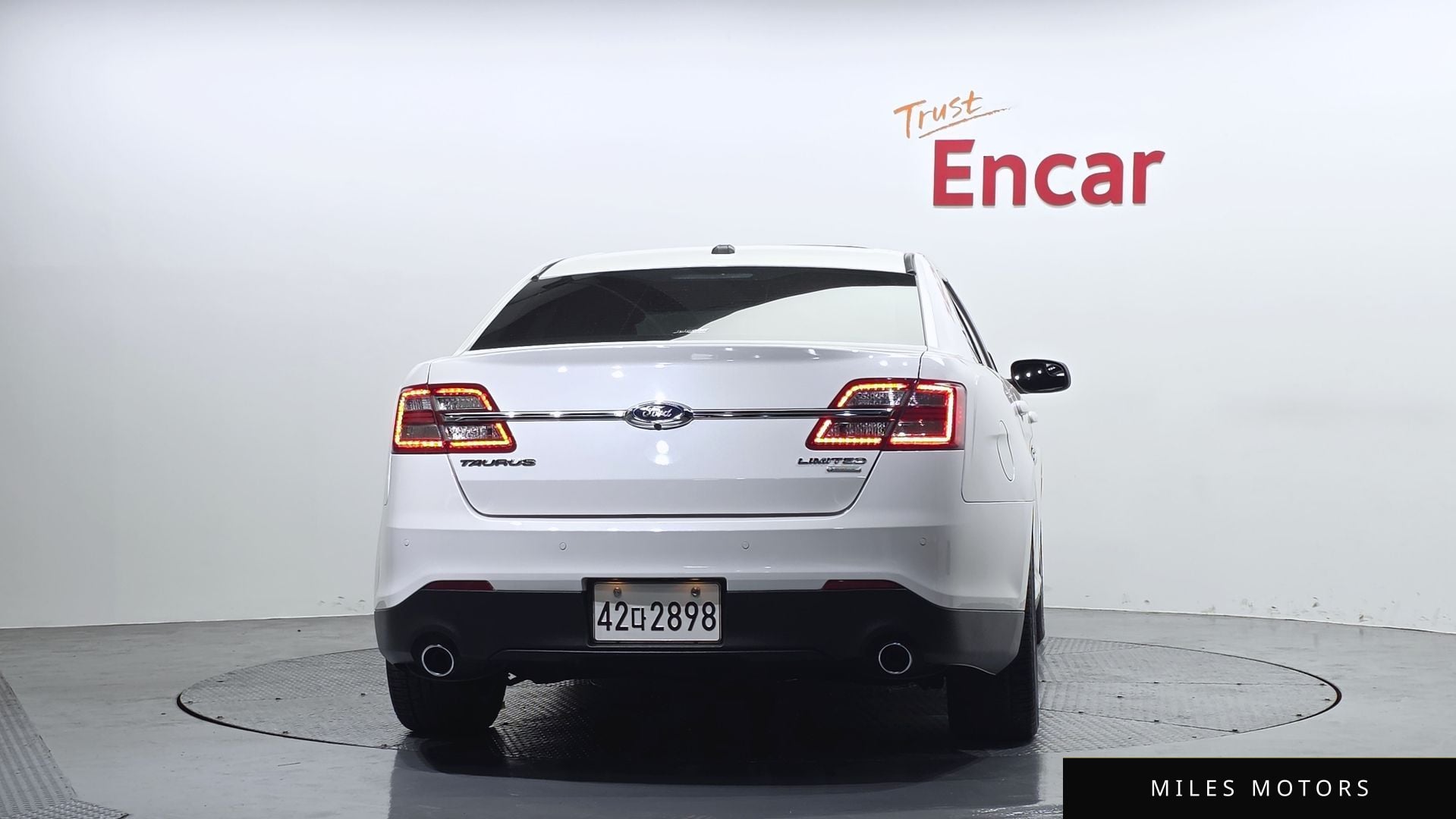 Ford Taurus 2017 — миниатюра 4