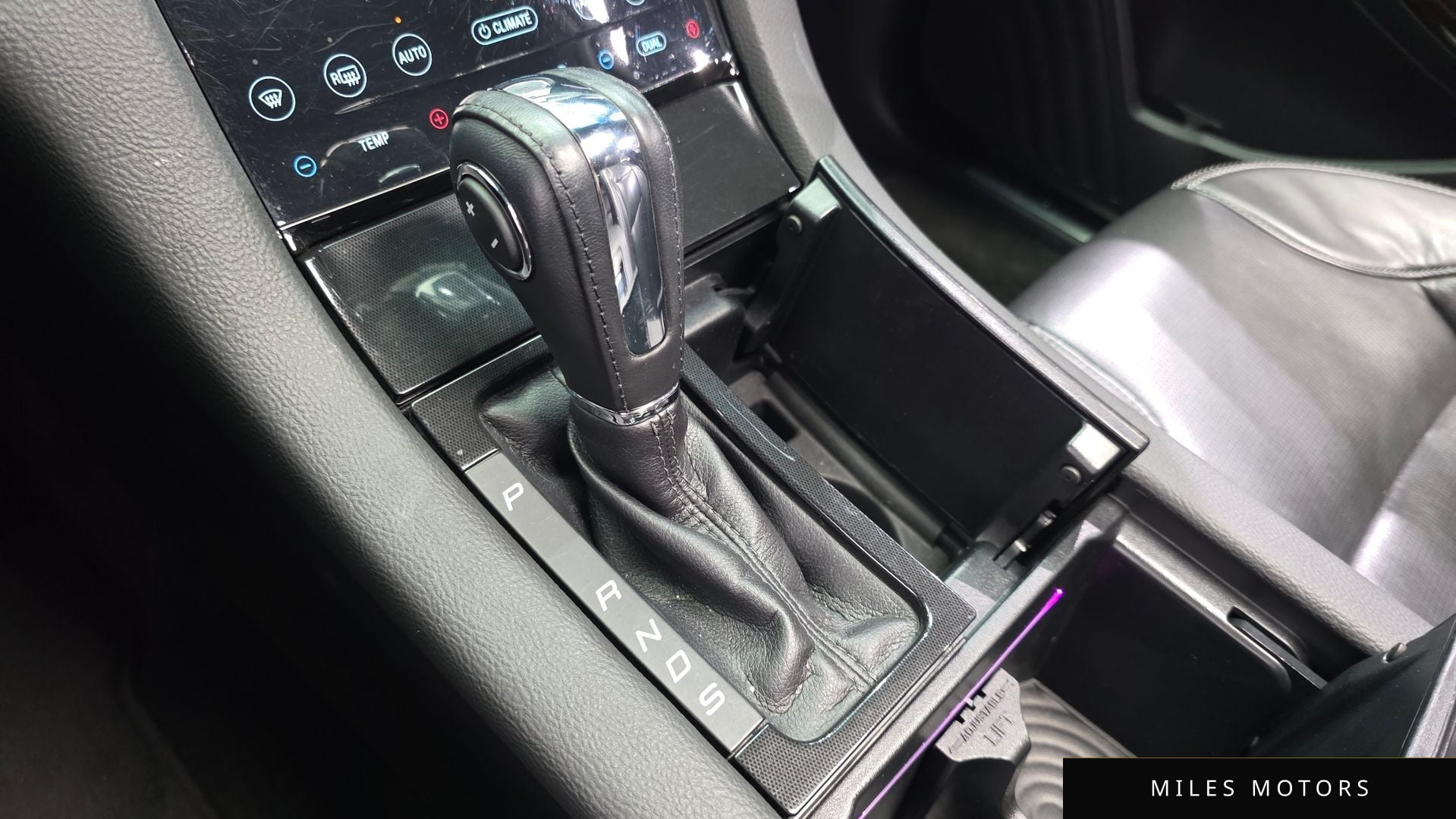 Ford Taurus 2017 — миниатюра 12