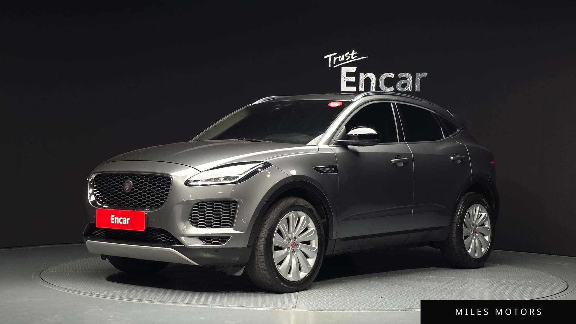 Jaguar E-PACE 2019 — фото 1 из 12