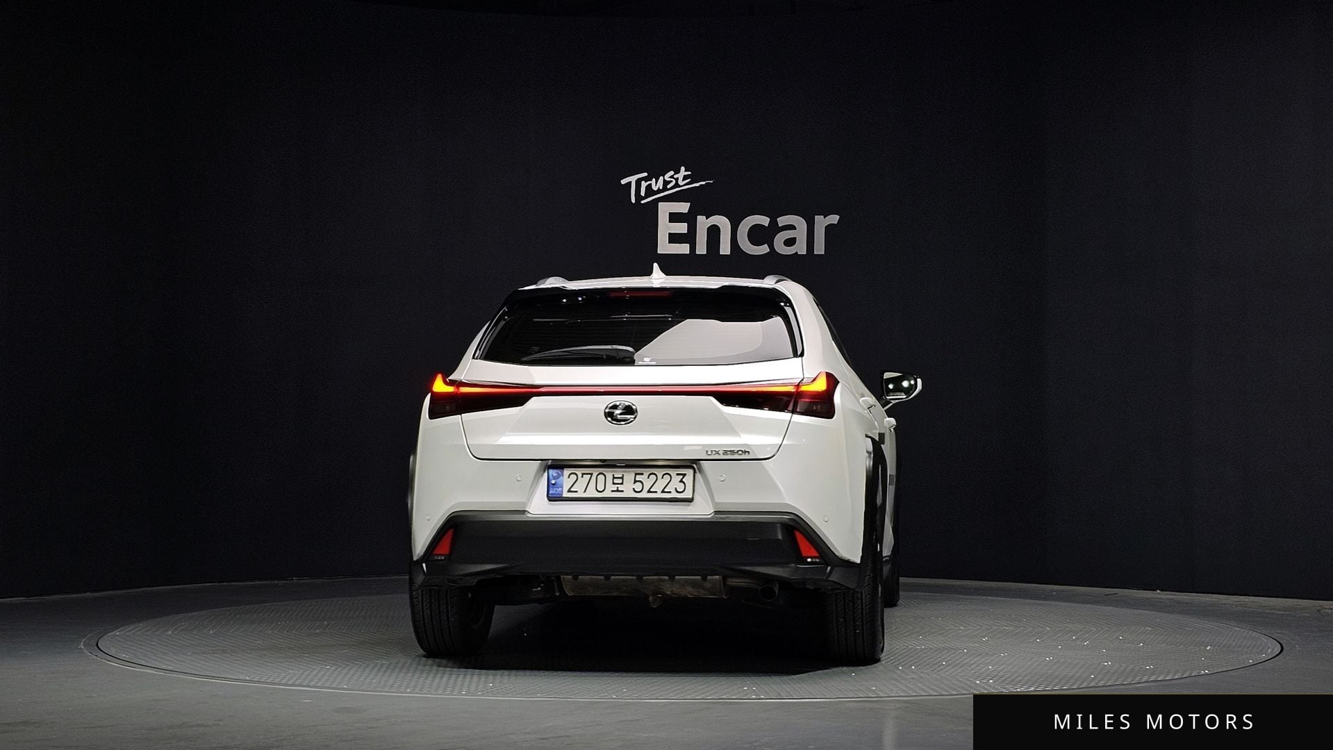 Лексус UX250h 2023 — миниатюра 4