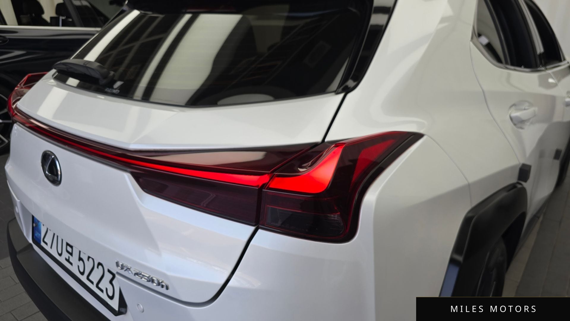 Лексус UX250h 2023 — миниатюра 9