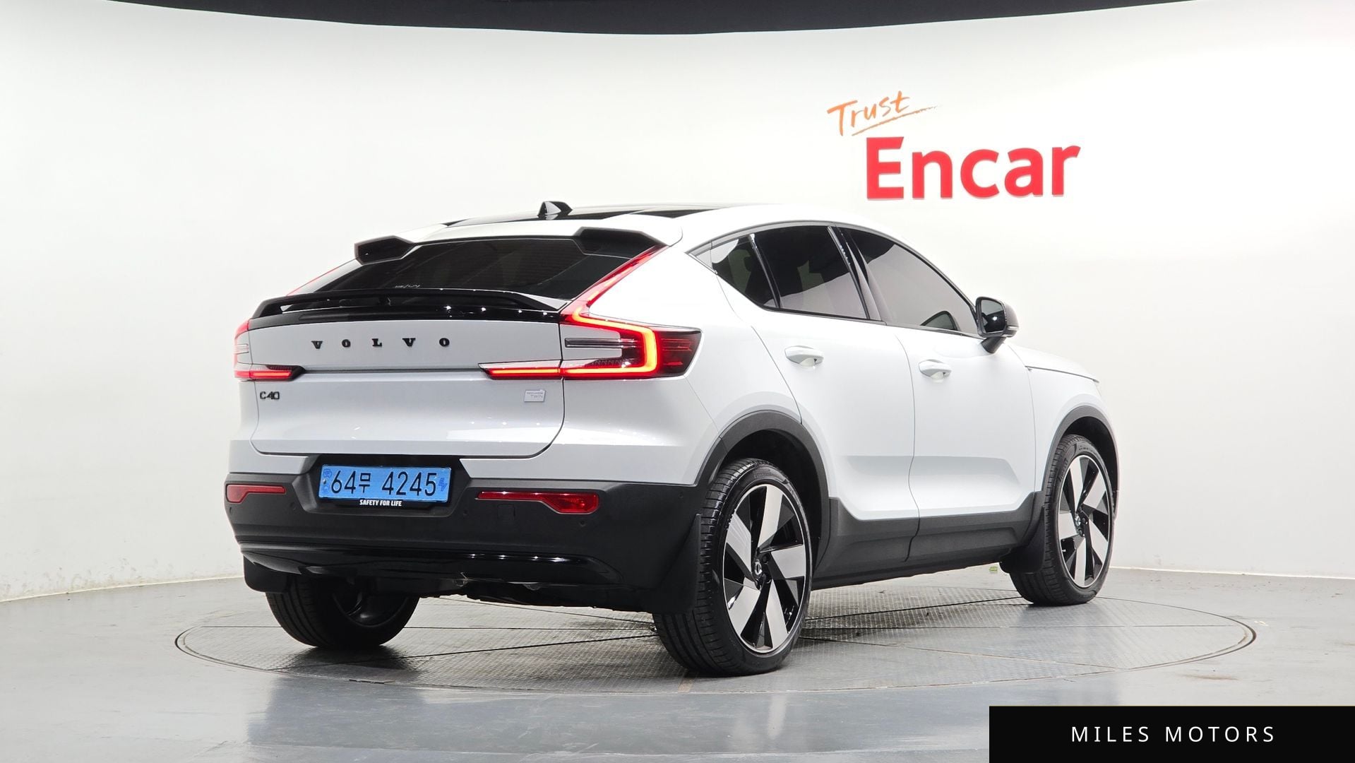 Volvo C40 2023 — фото 1 из 12