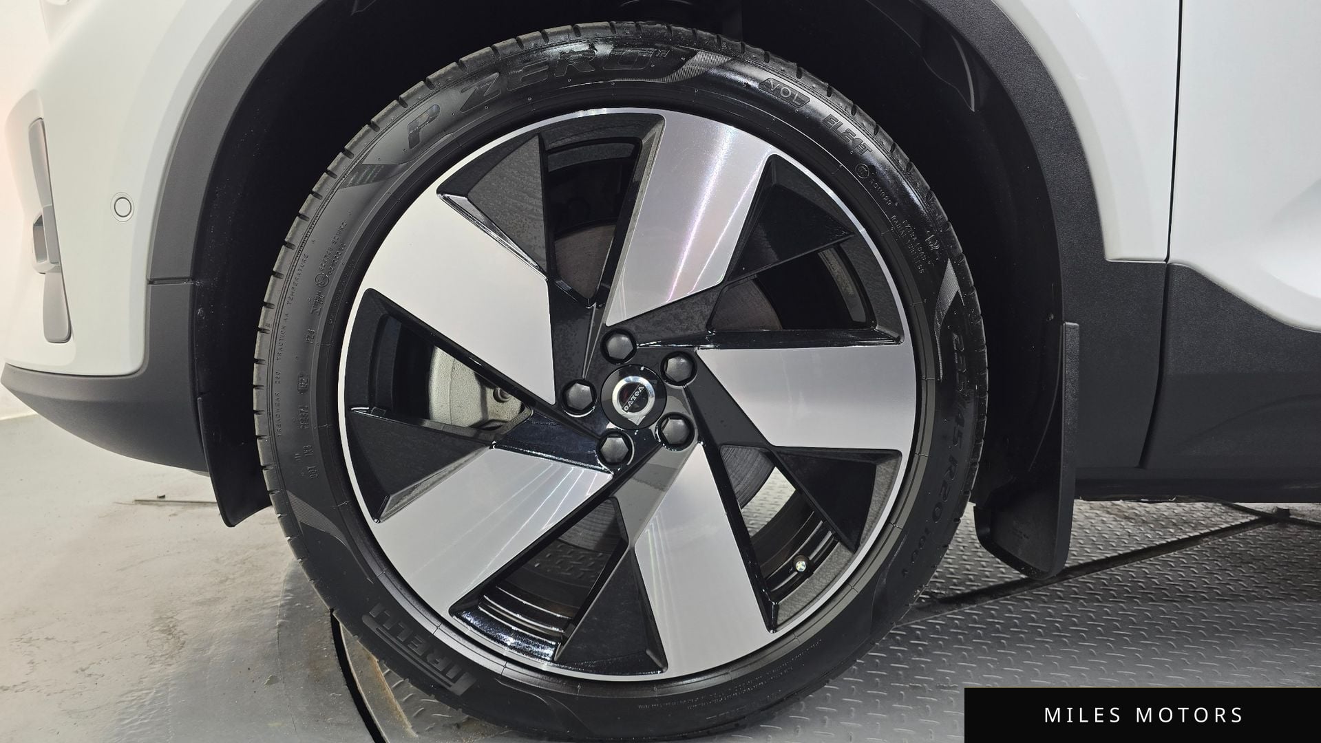 Volvo C40 2023 — миниатюра 4