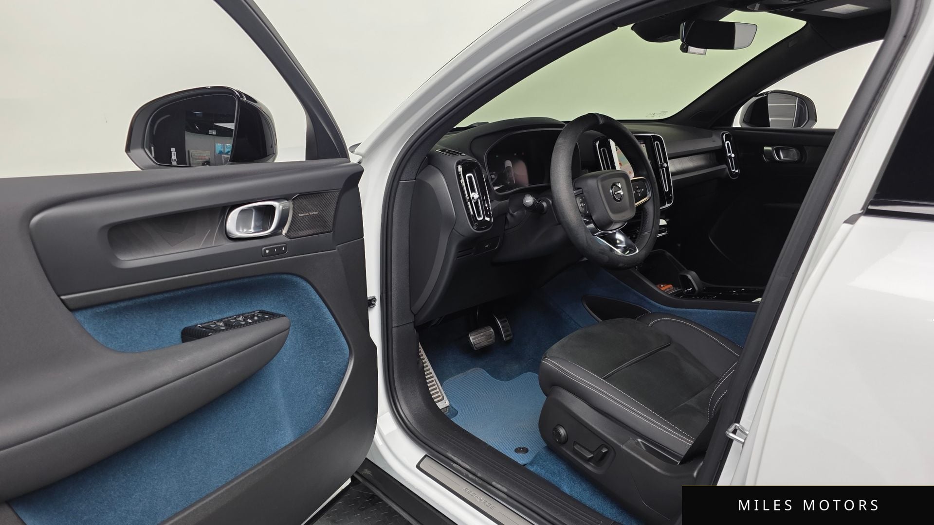 Volvo C40 2023 — миниатюра 12