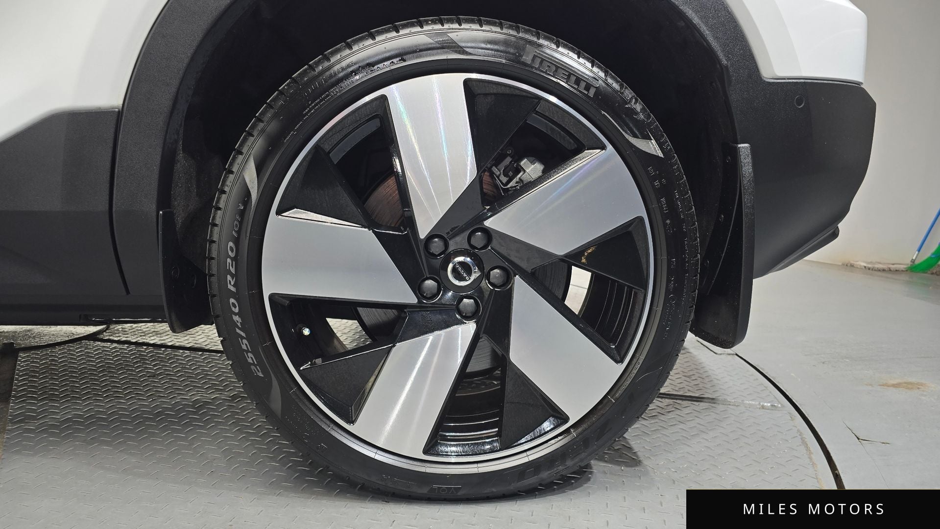 Volvo C40 2023 — миниатюра 6